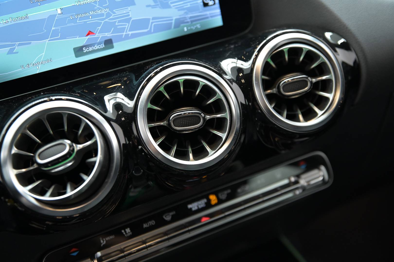 MERCEDES EQA - Foto 20