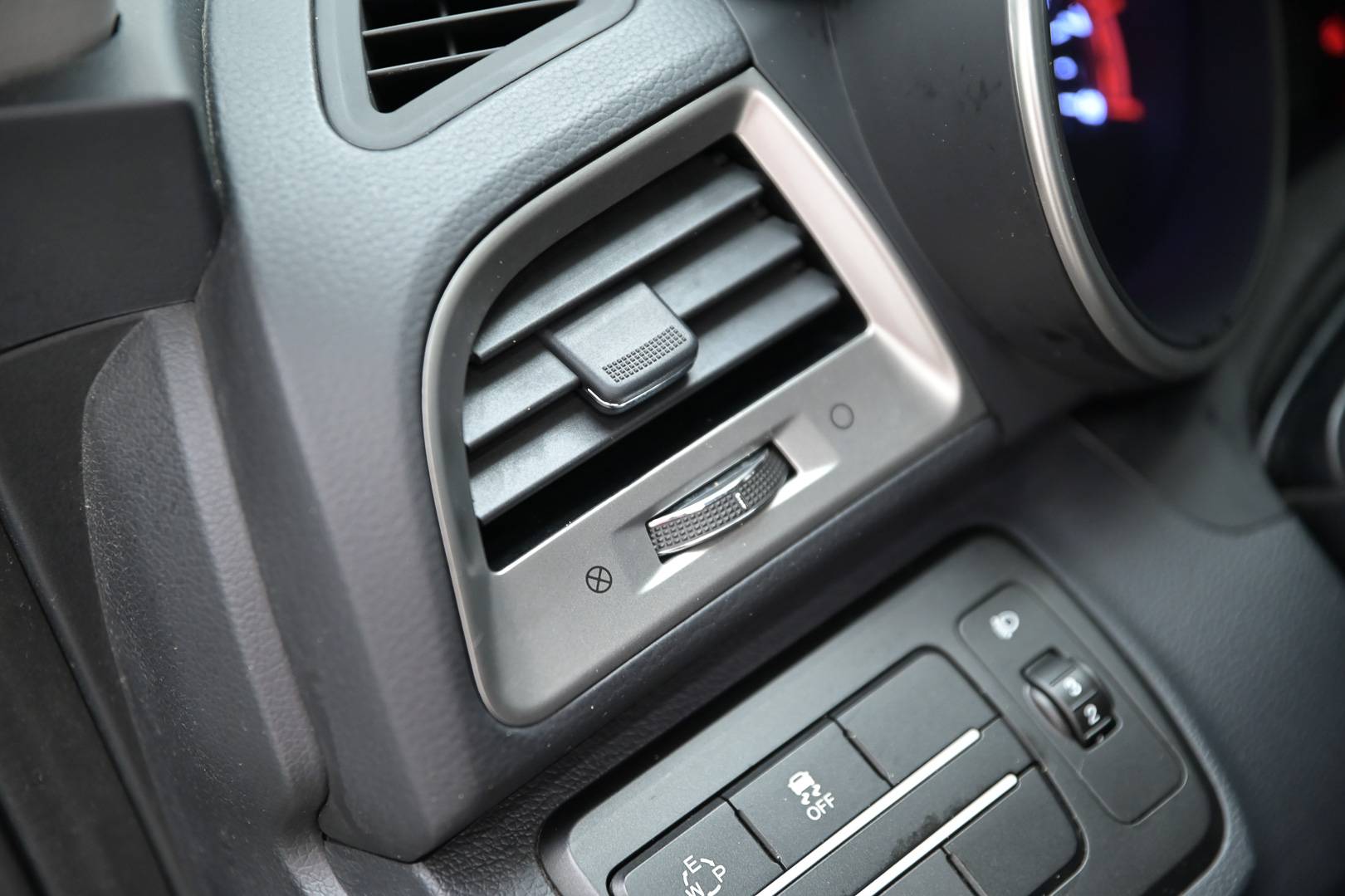 SSANGYONG Tivoli - Foto 14