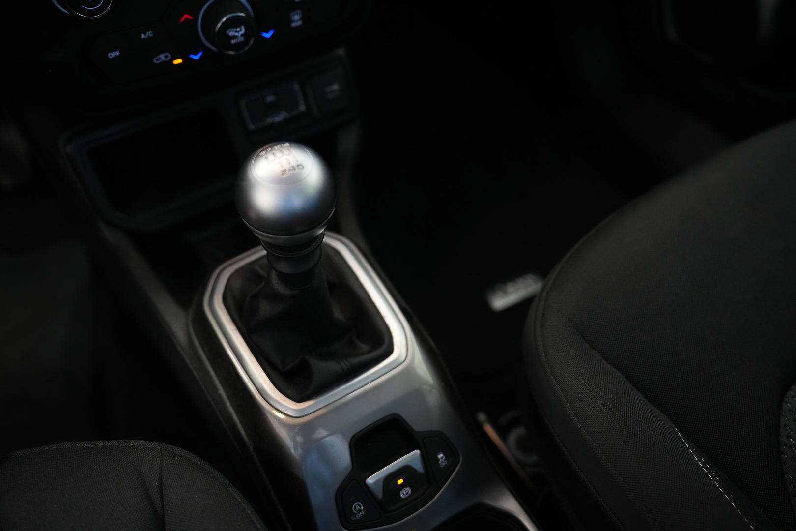 JEEP Renegade - Foto 18