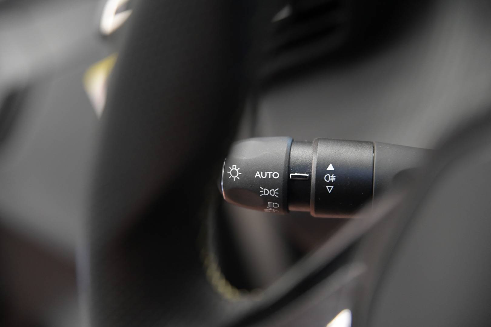PEUGEOT 208 - Foto 17