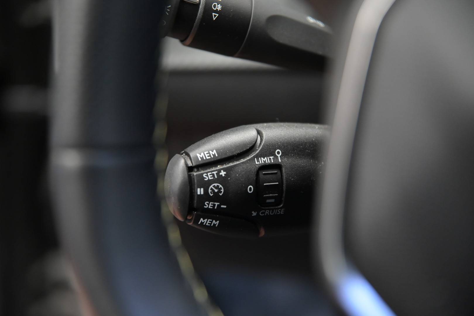 PEUGEOT 208 - Foto 18