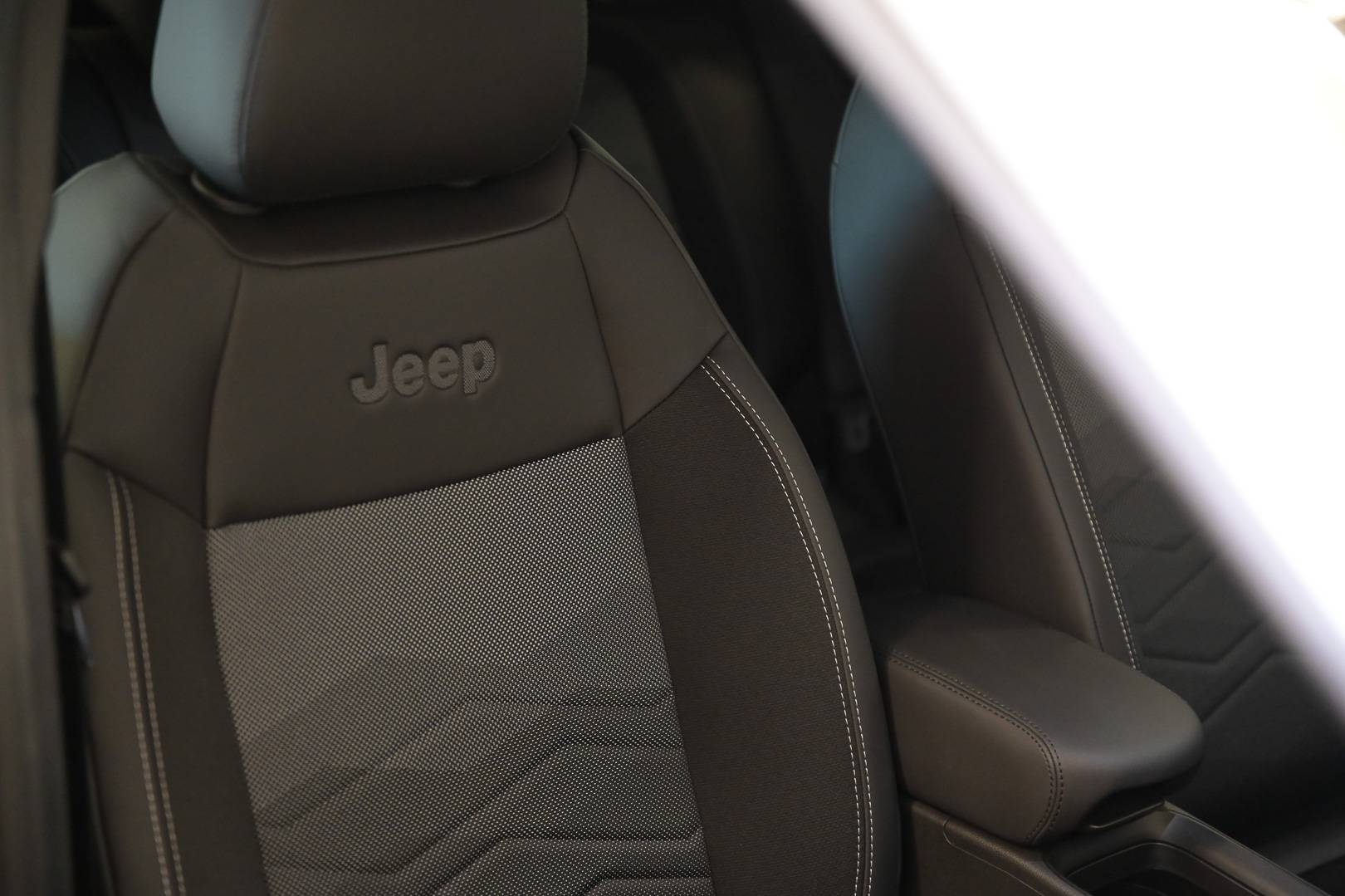 JEEP Avenger - Foto 26