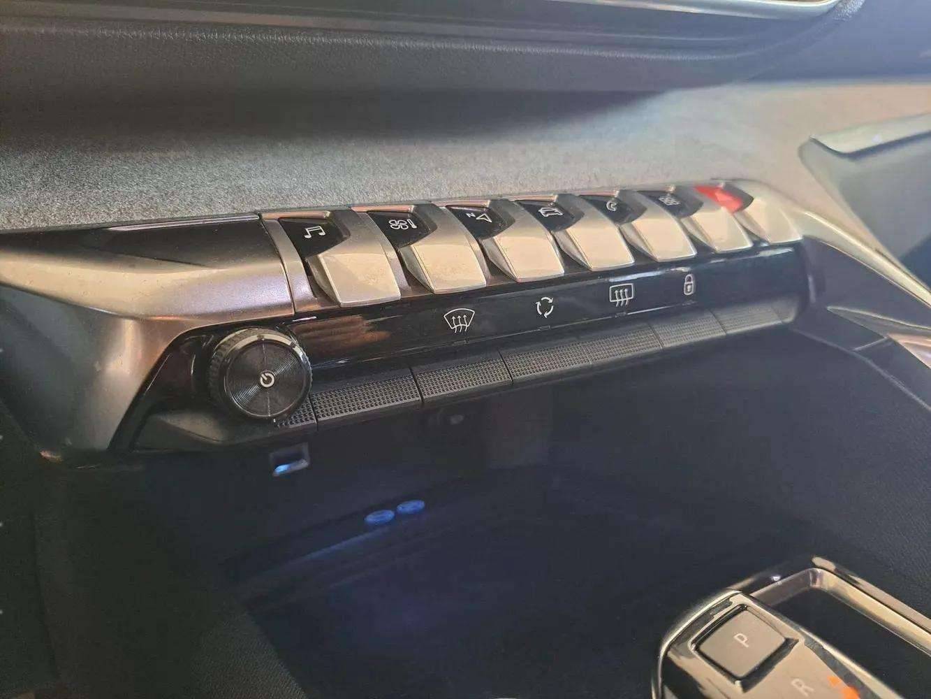 PEUGEOT 3008 - Foto 15