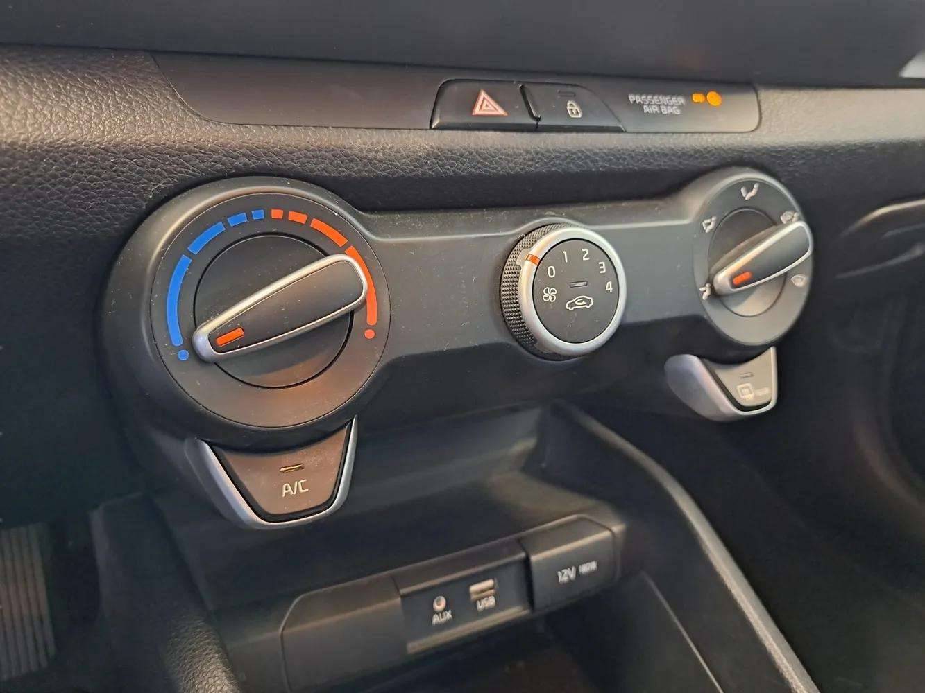 KIA Stonic - Foto 17