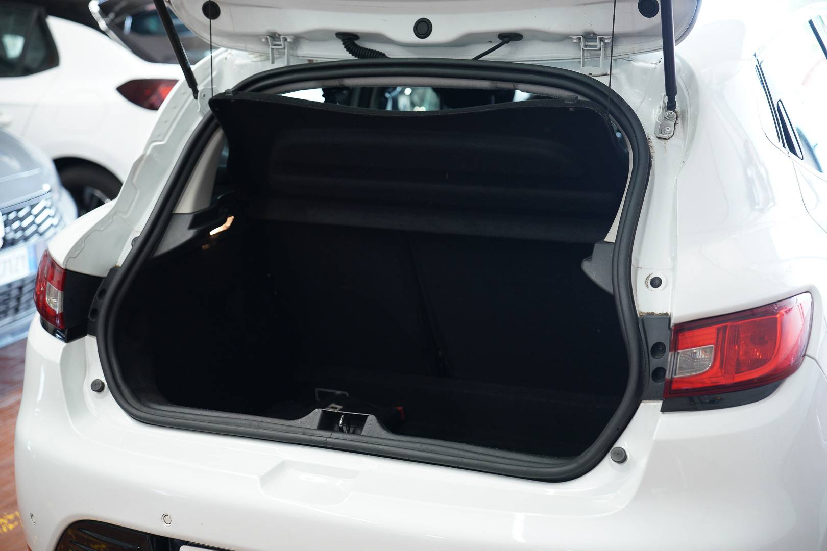 RENAULT Clio - Foto 8