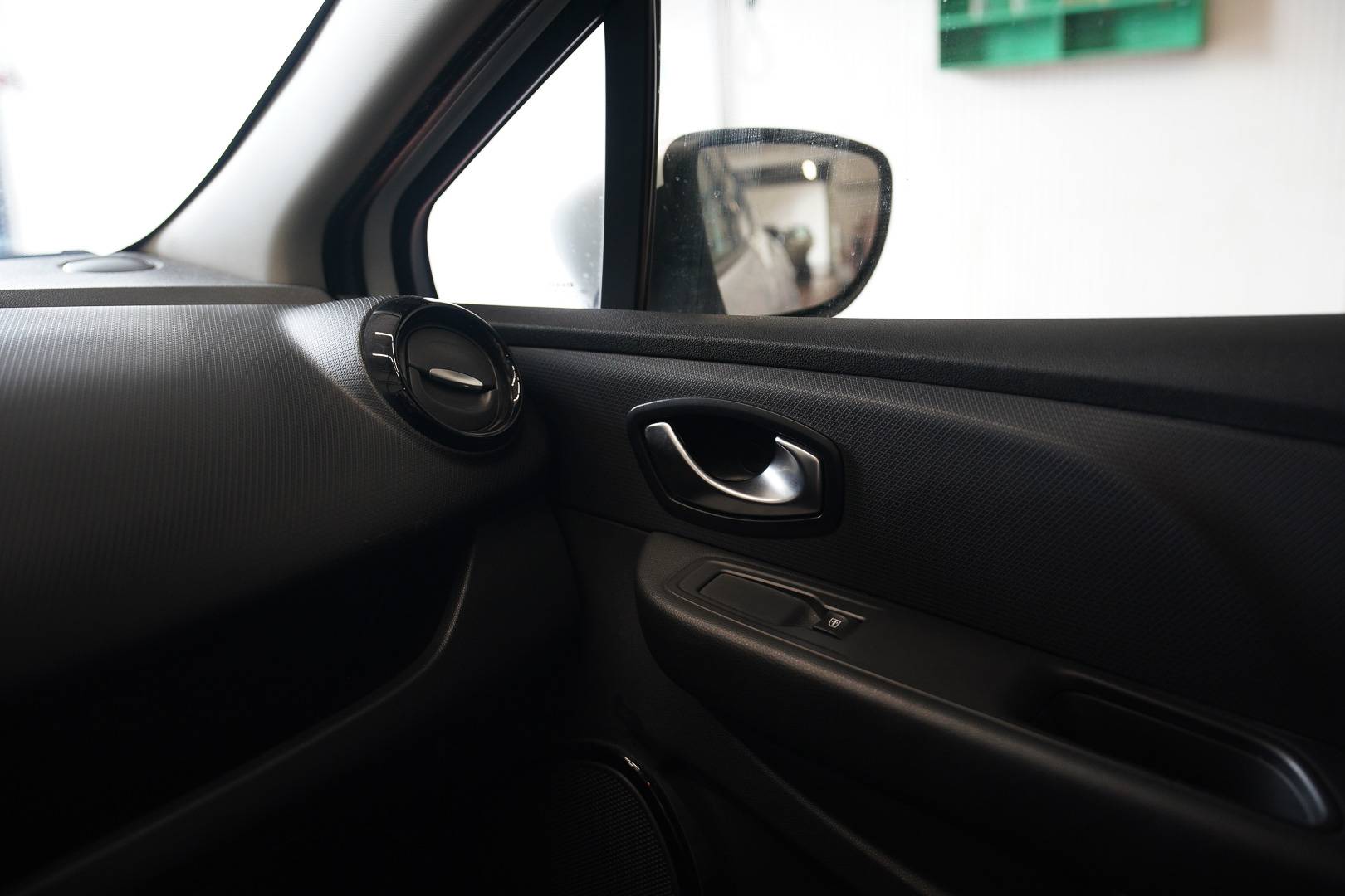RENAULT Clio - Foto 18