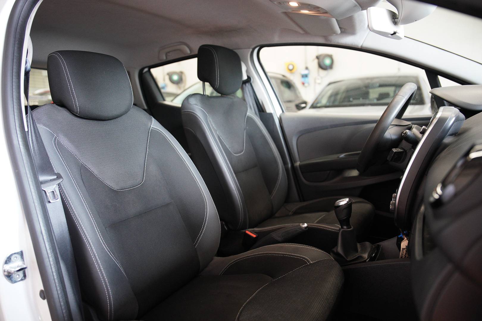 RENAULT Clio - Foto 19