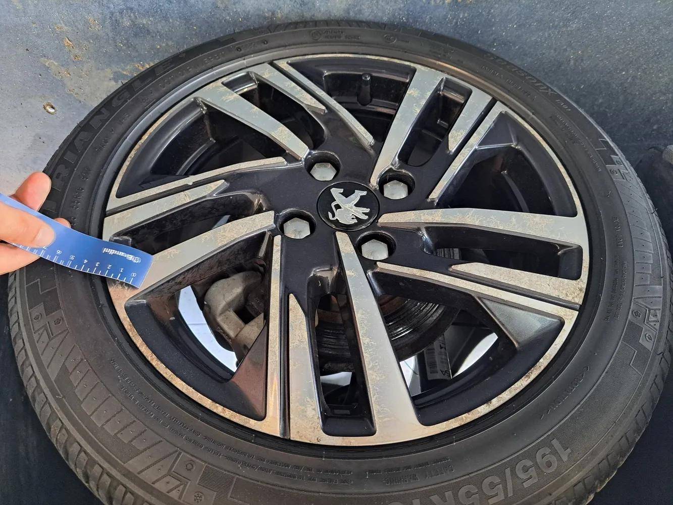 PEUGEOT 208 - Foto 10