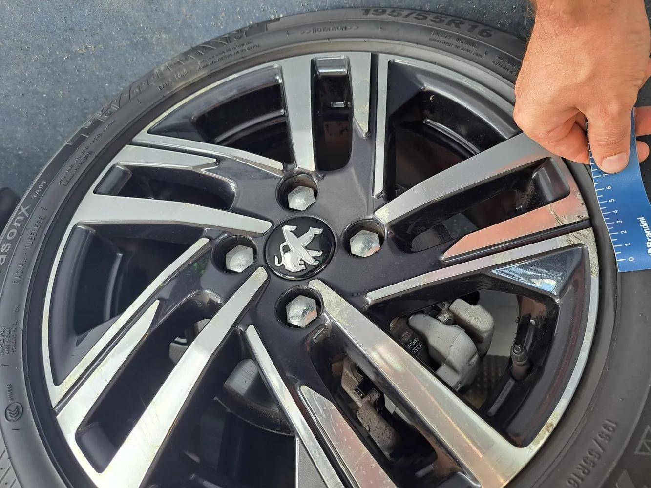 PEUGEOT 208 - Foto 12