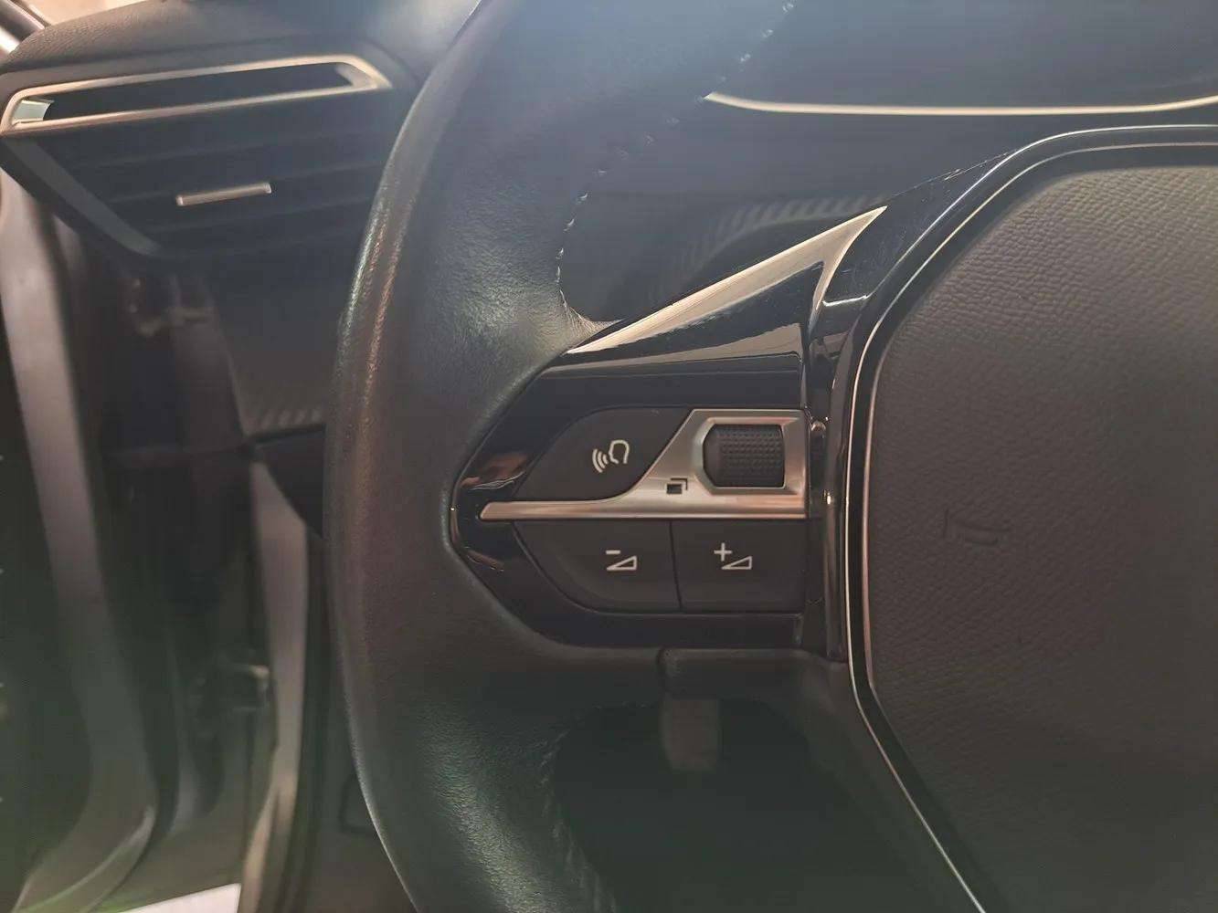 PEUGEOT 208 - Foto 16