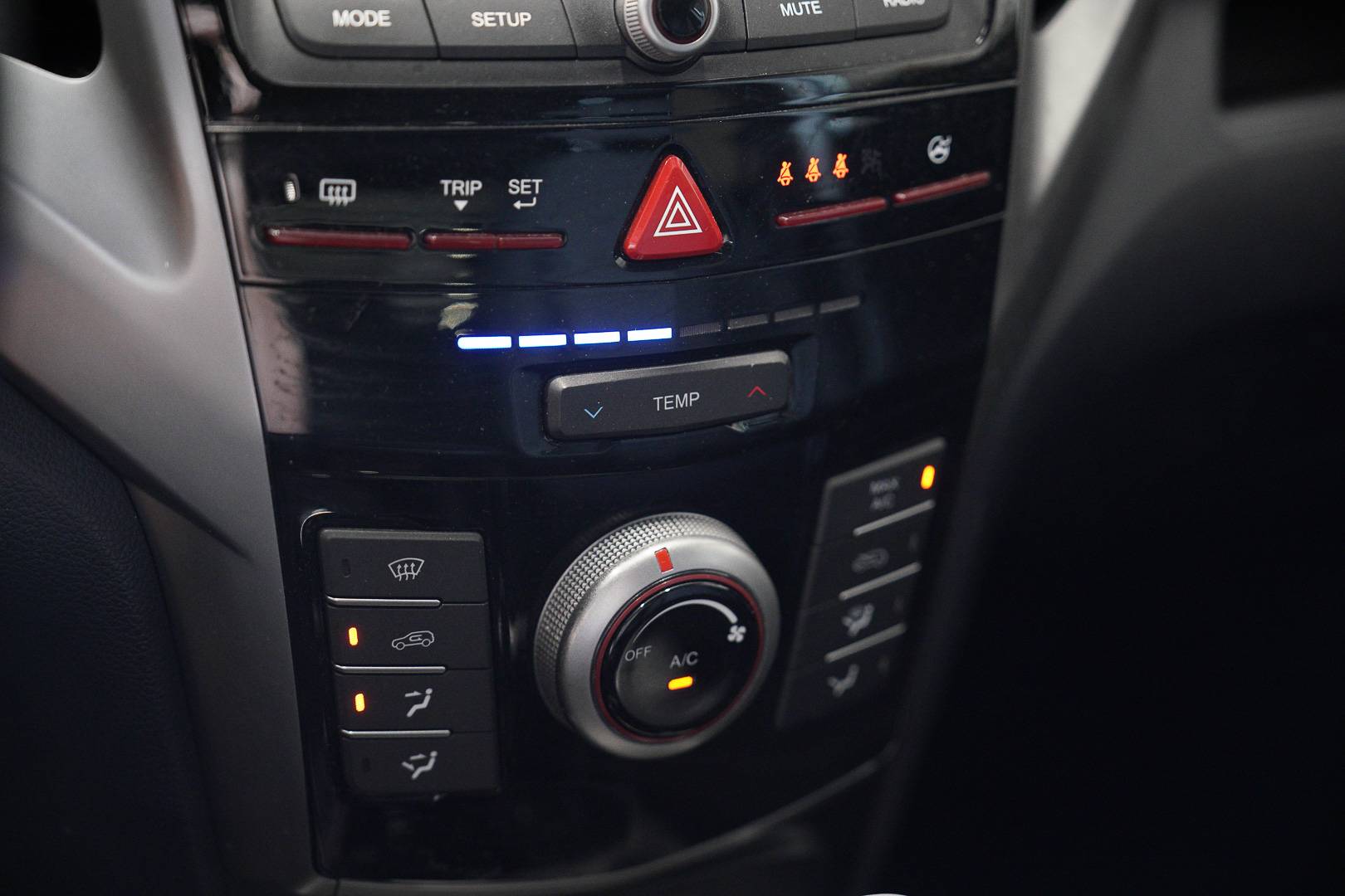 Auto Venduta - SSANGYONG Tivoli Tivoli 1.6 Be Visual Hot 2wd auto usata in pronta consegna - Brandini