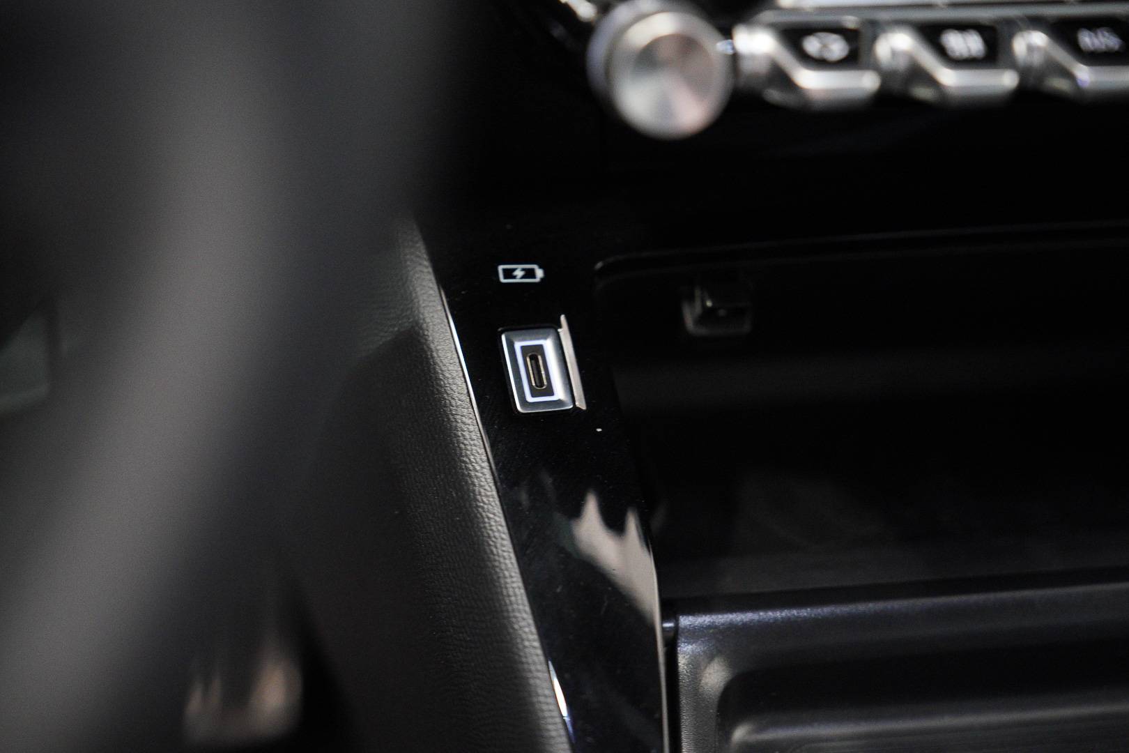 PEUGEOT 208 - Foto 18