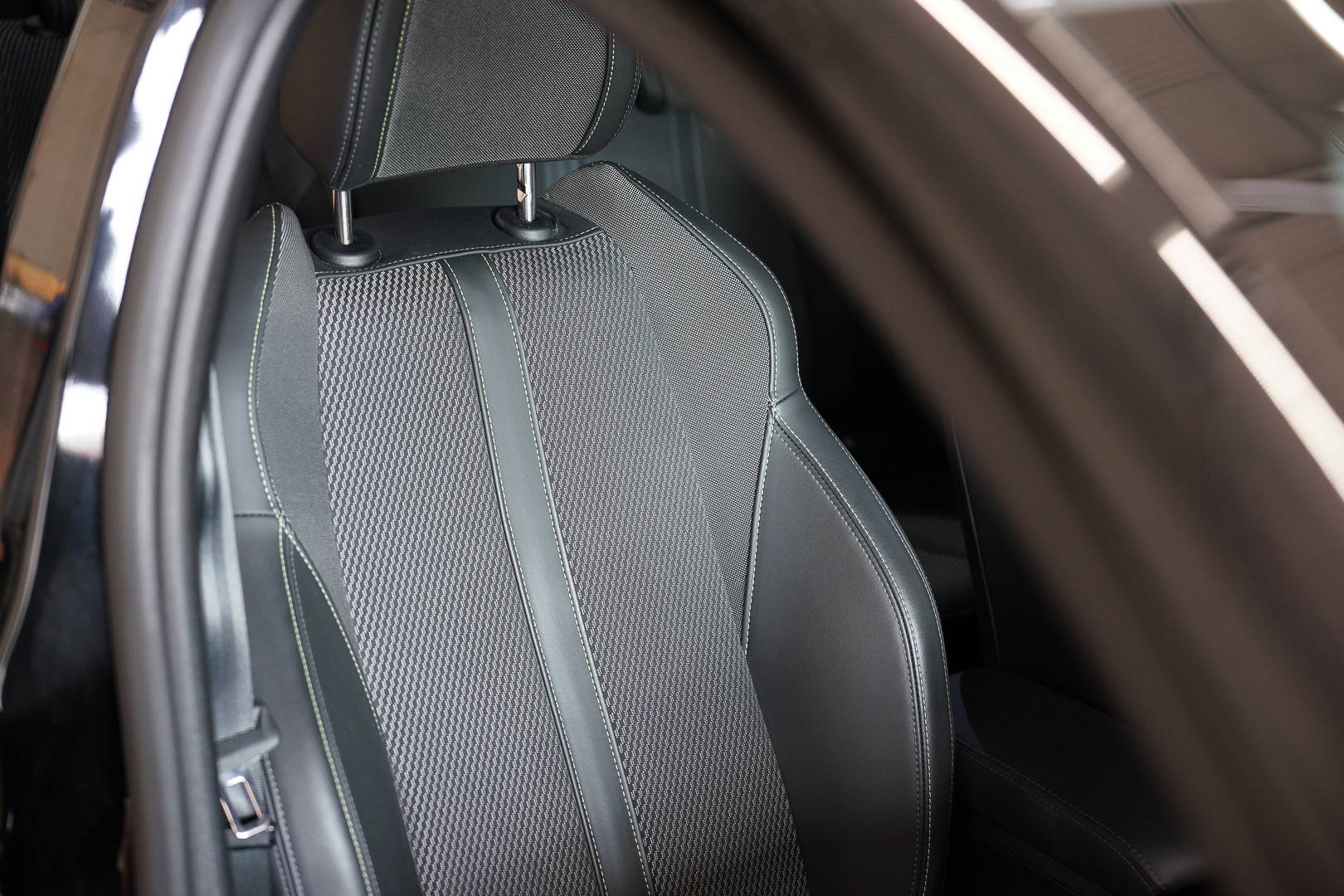 PEUGEOT 208 - Foto 23