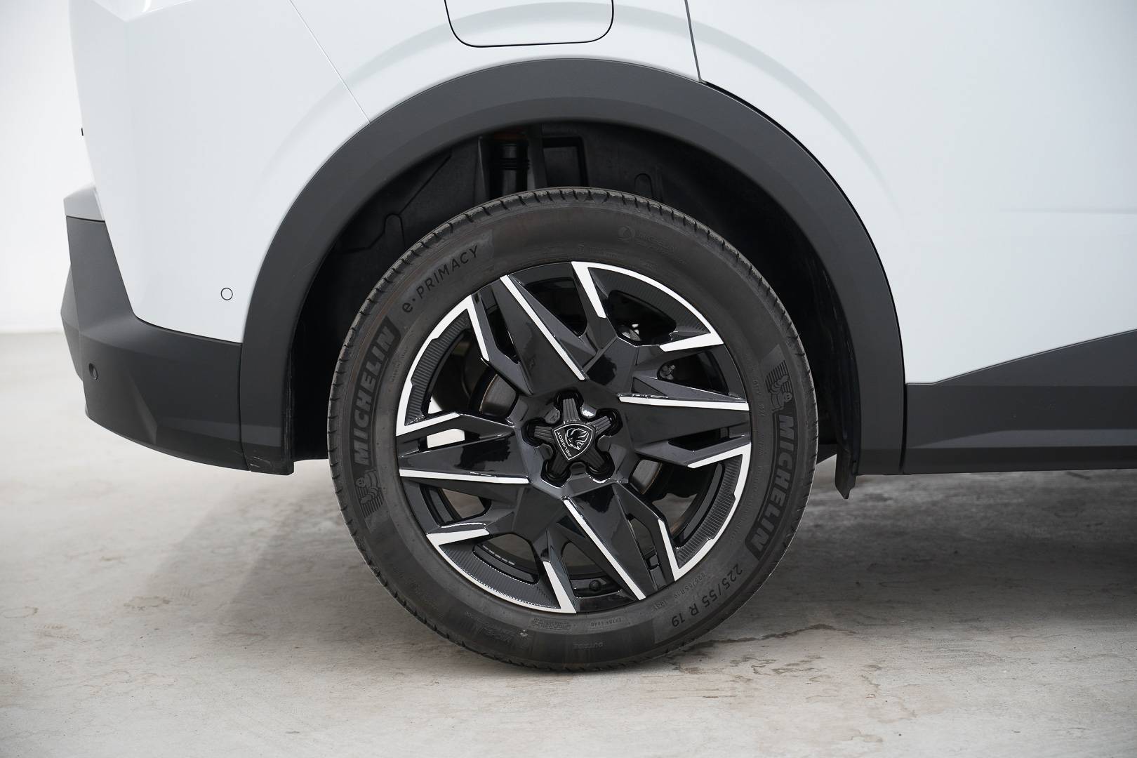 Auto Venduta - PEUGEOT 3008 3008 1.2 hybrid Allure 136cv e-dcs6 usata in pronta consegna - Brandini