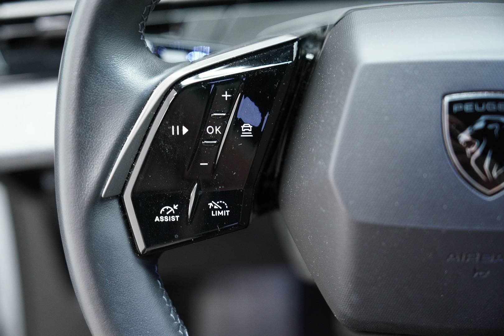 Auto Venduta - PEUGEOT 3008 3008 1.2 hybrid Allure 136cv e-dcs6 usata in pronta consegna - Brandini