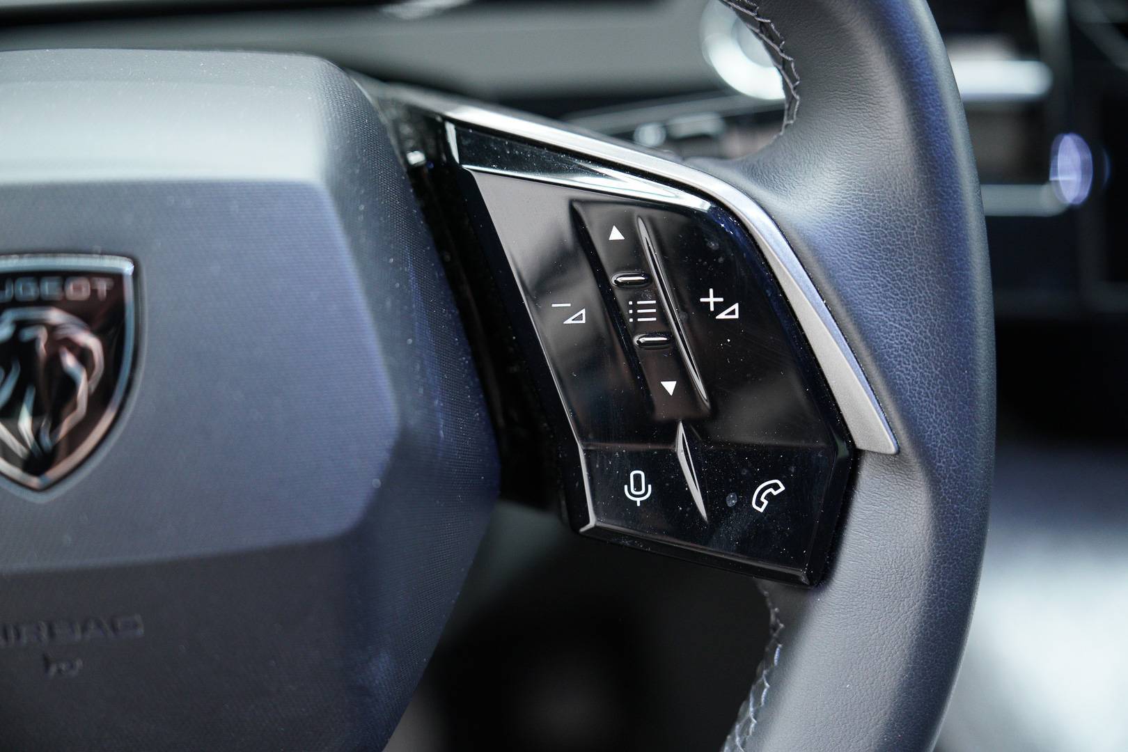 Auto Venduta - PEUGEOT 3008 3008 1.2 hybrid Allure 136cv e-dcs6 usata in pronta consegna - Brandini