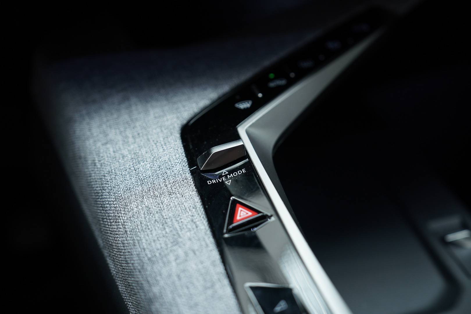 Auto Venduta - PEUGEOT 3008 3008 1.2 hybrid Allure 136cv e-dcs6 usata in pronta consegna - Brandini
