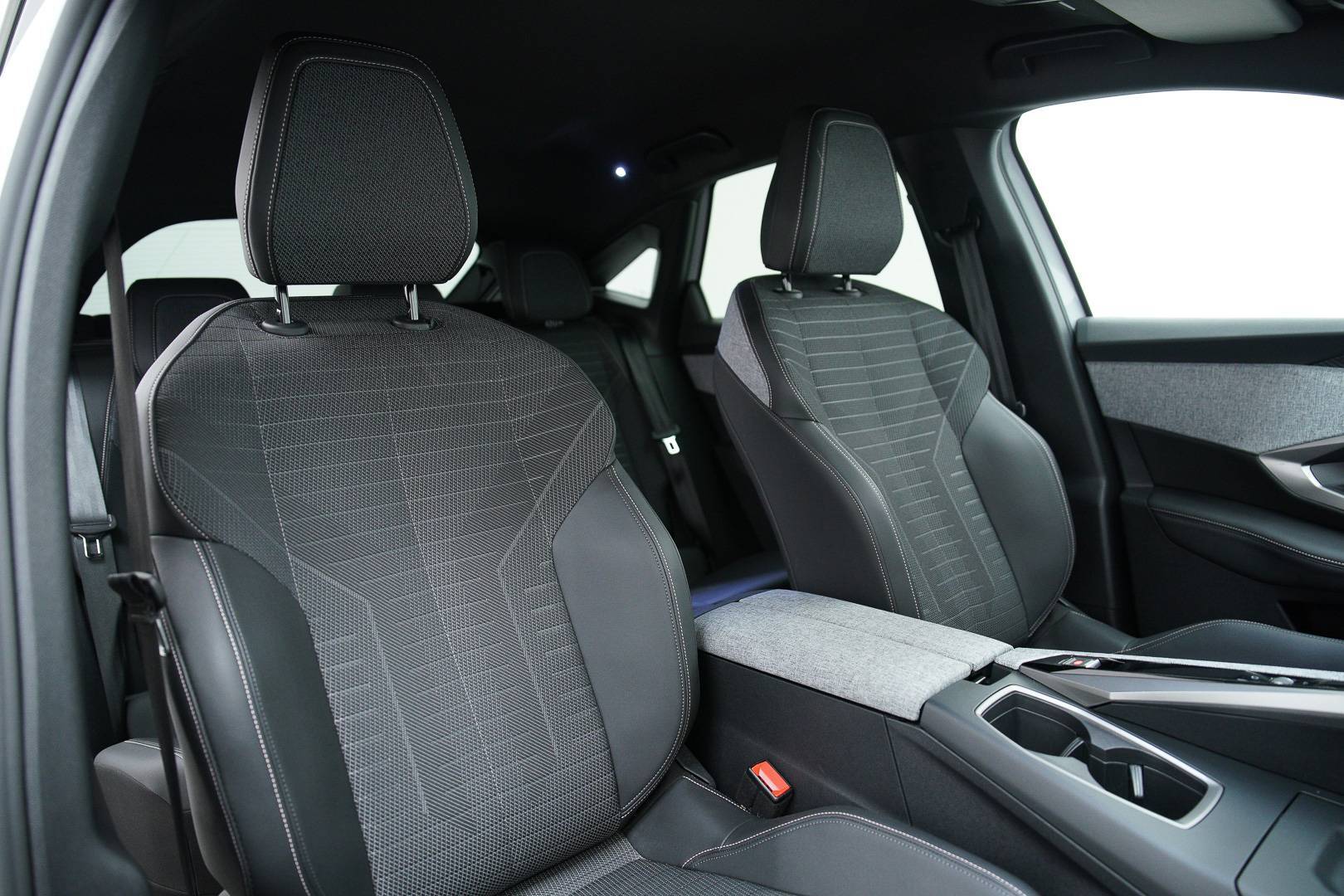 Auto Venduta - PEUGEOT 3008 3008 1.2 hybrid Allure 136cv e-dcs6 usata in pronta consegna - Brandini
