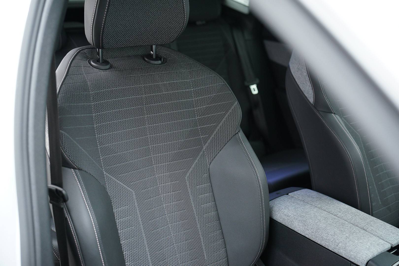 Auto Venduta - PEUGEOT 3008 3008 1.2 hybrid Allure 136cv e-dcs6 usata in pronta consegna - Brandini
