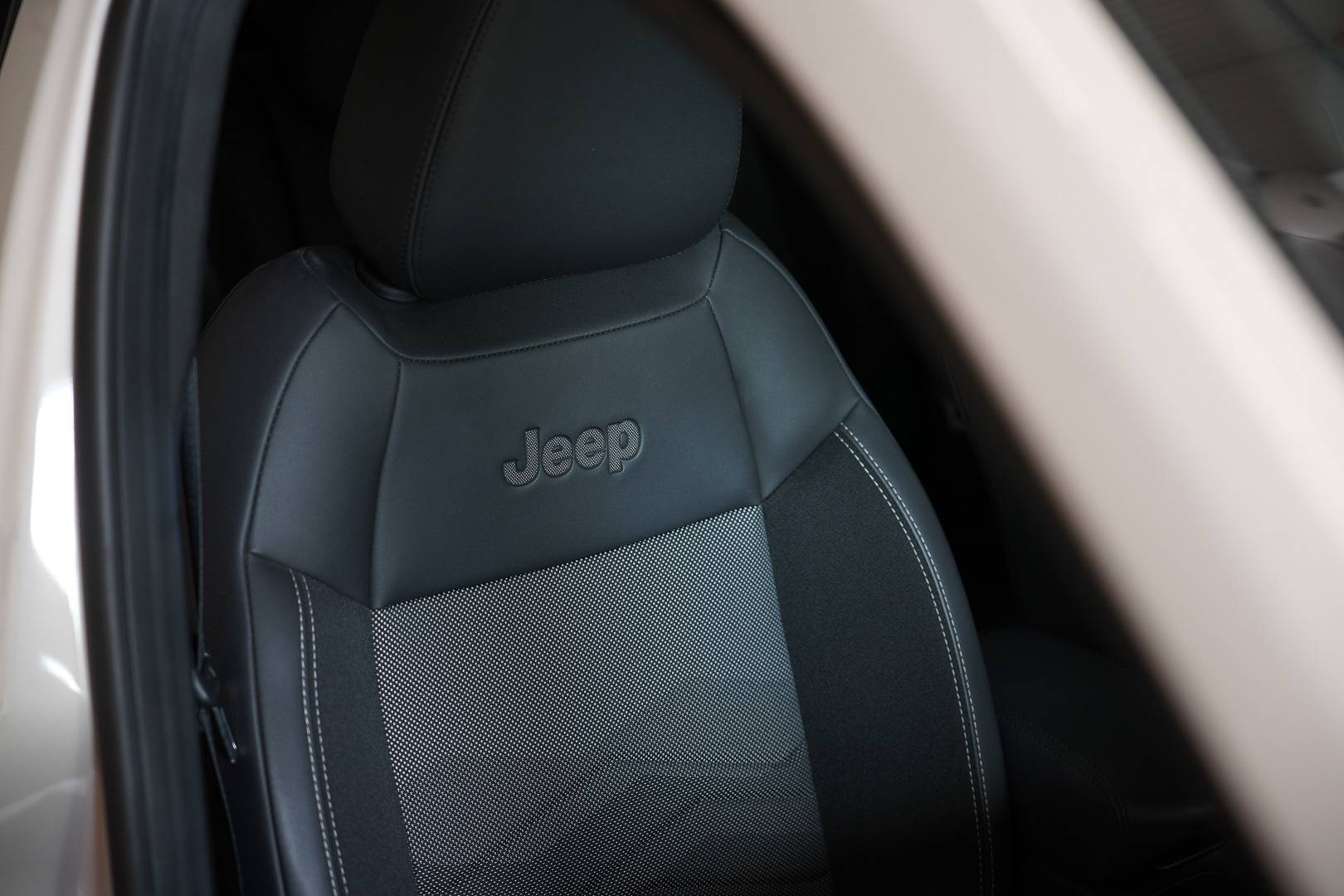 Auto Venduta - JEEP Avenger Avenger 1.2 turbo e-hybrid Summit fwd 100cv edct6 usata in pronta consegna - Brandini