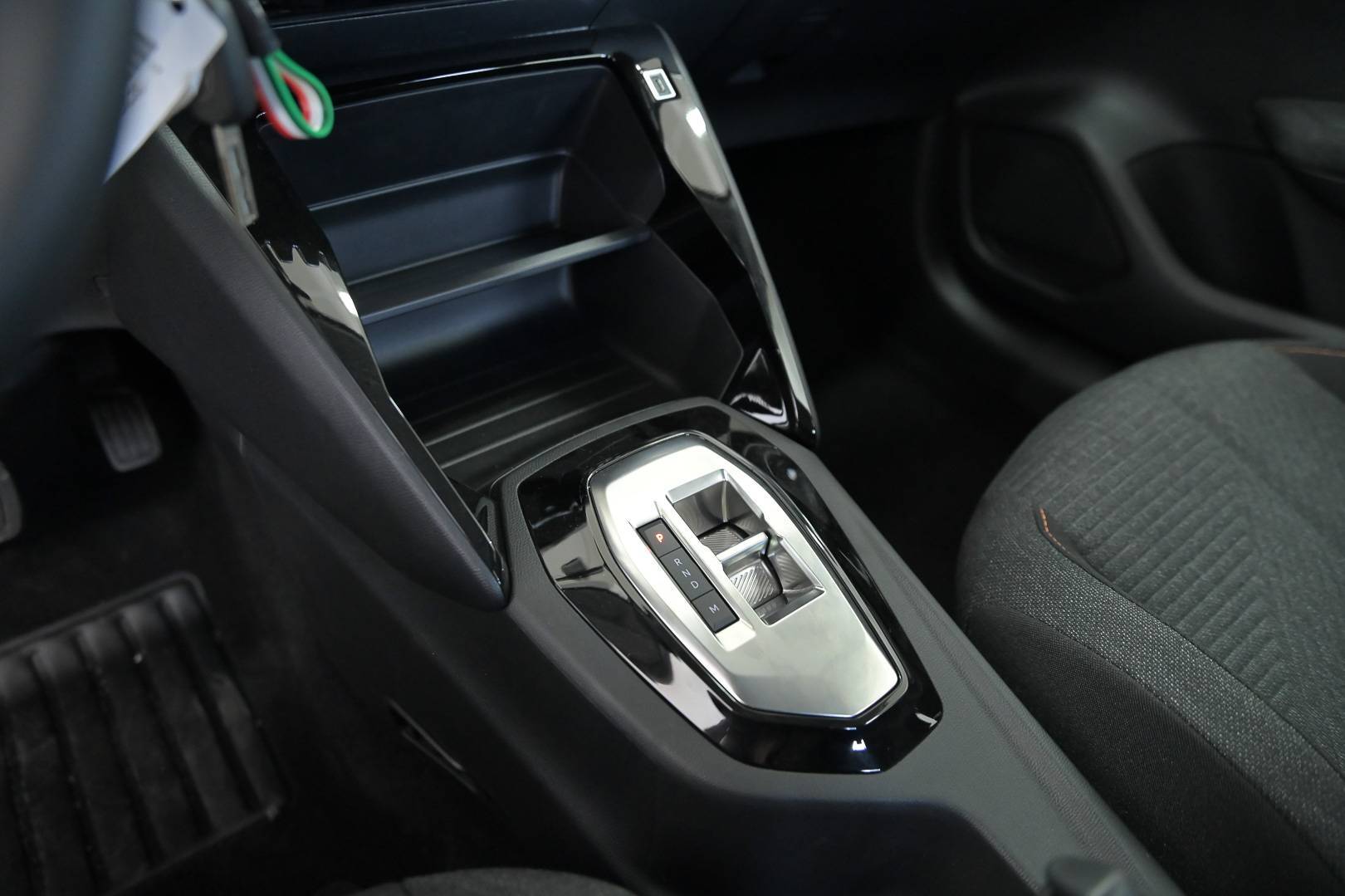 PEUGEOT 208 - Foto 12