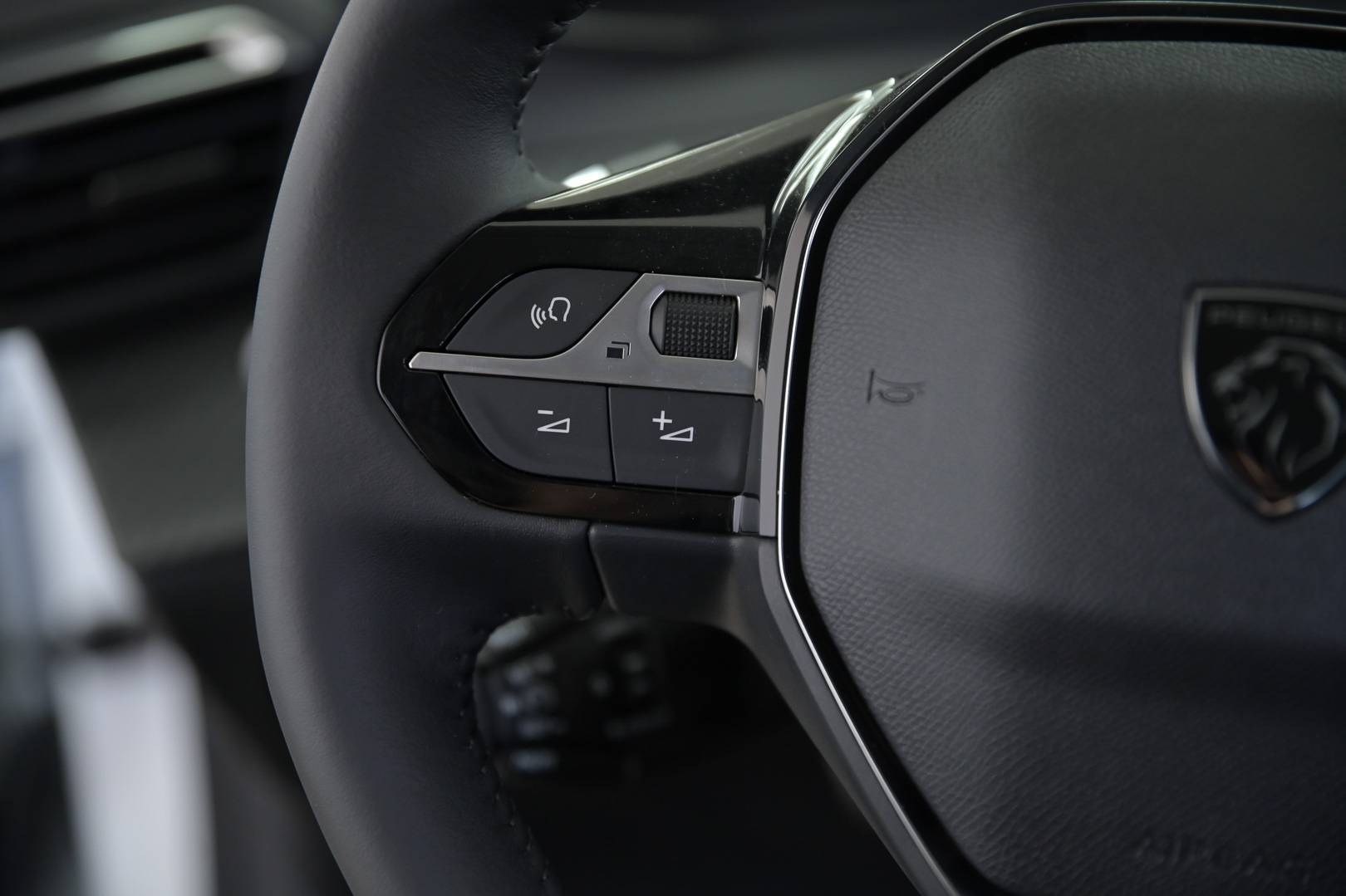 PEUGEOT 208 - Foto 15