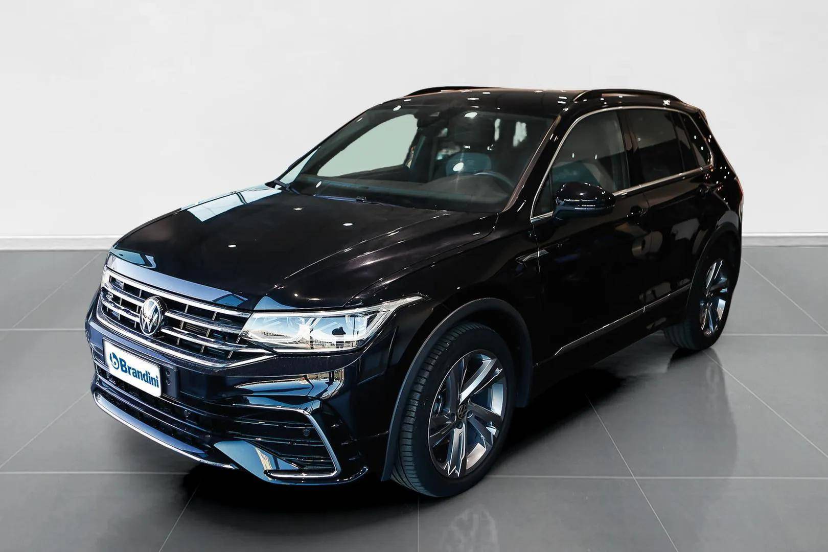 VOLKSWAGEN Tiguan - Foto 1