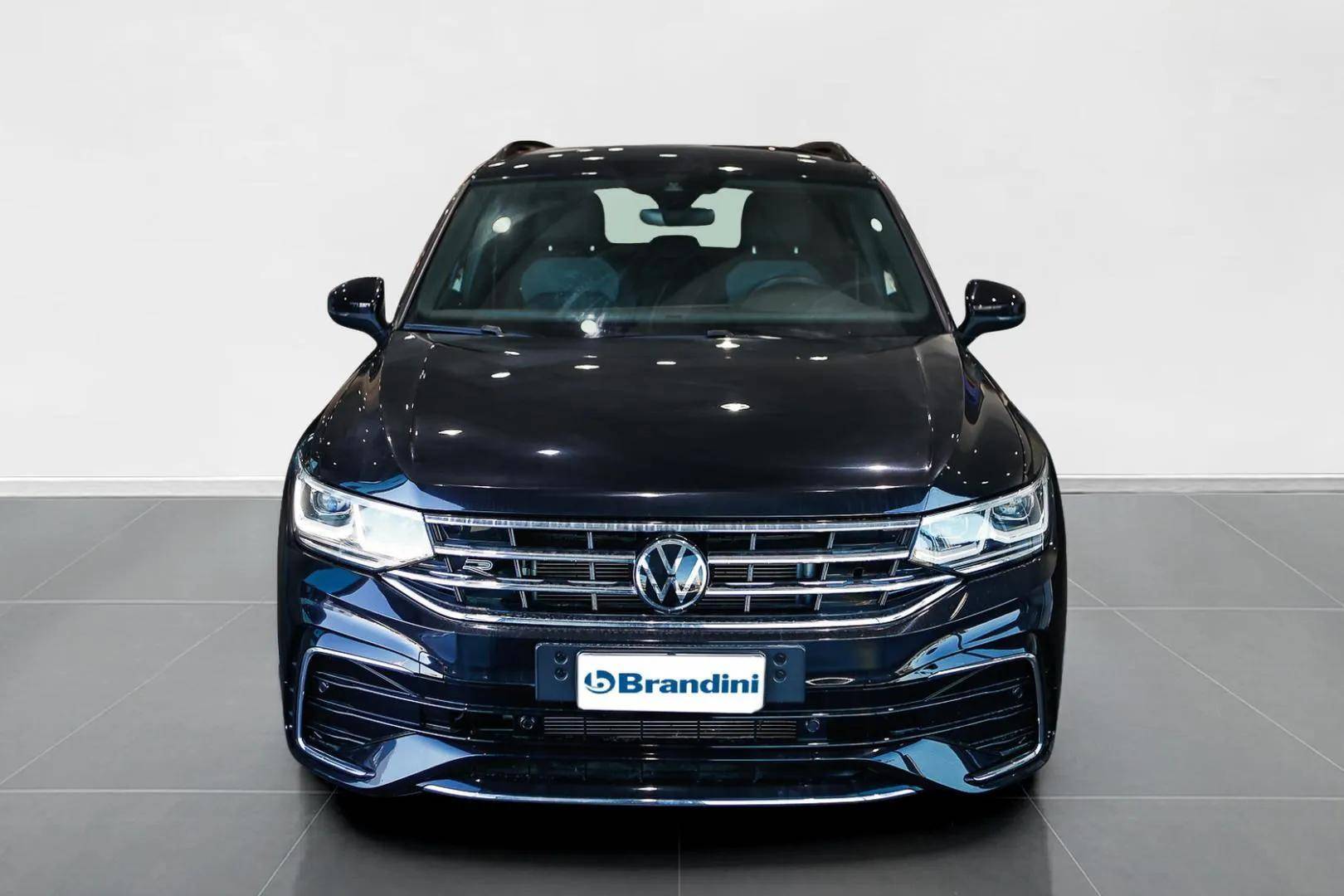 VOLKSWAGEN Tiguan - Foto 2