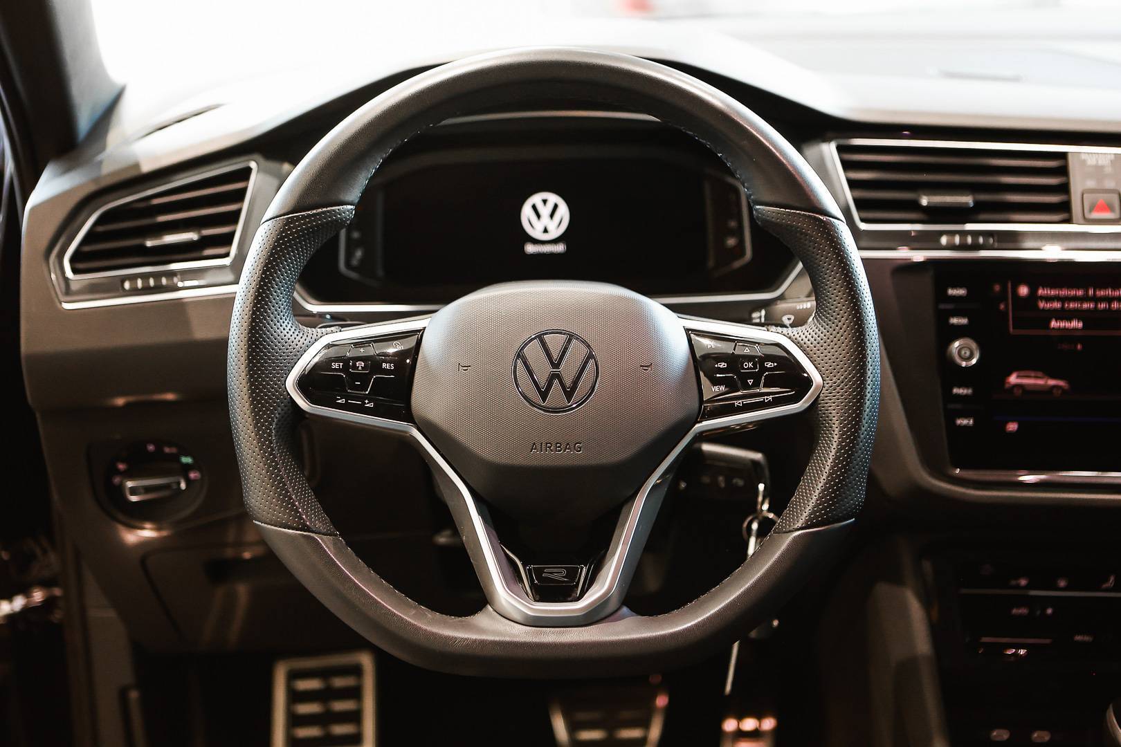 VOLKSWAGEN Tiguan - Foto 11