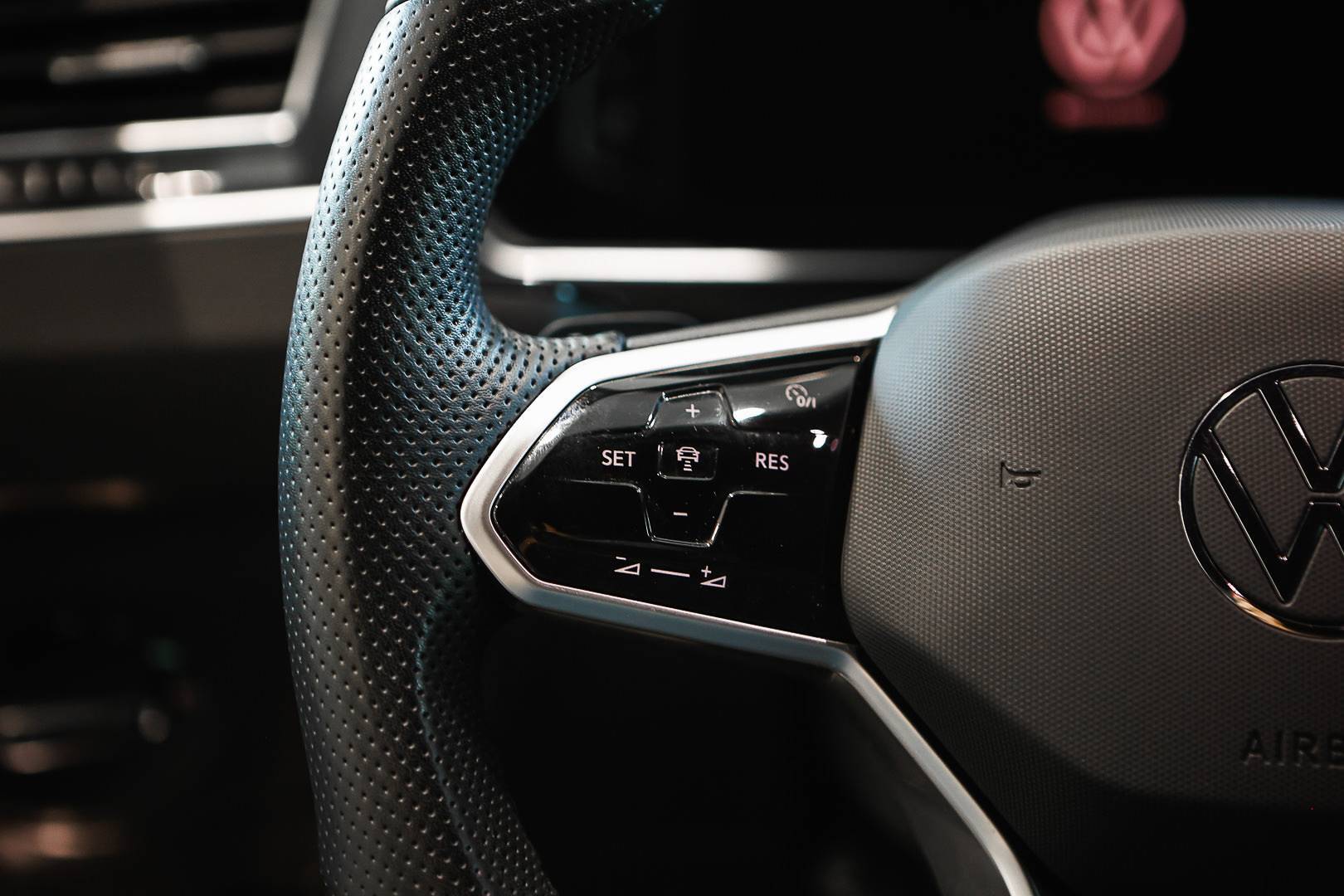 VOLKSWAGEN Tiguan - Foto 12