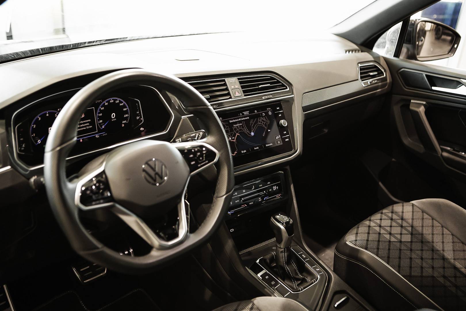 VOLKSWAGEN Tiguan - Foto 25