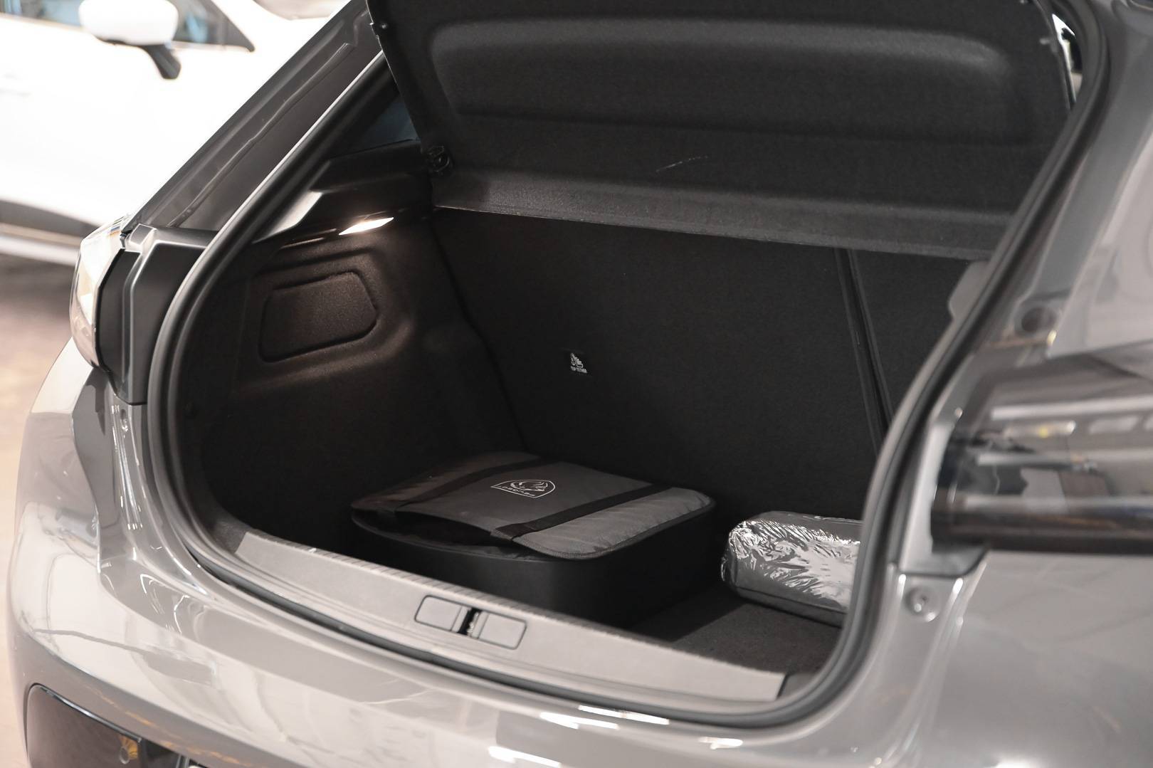 PEUGEOT 208 - Foto 5