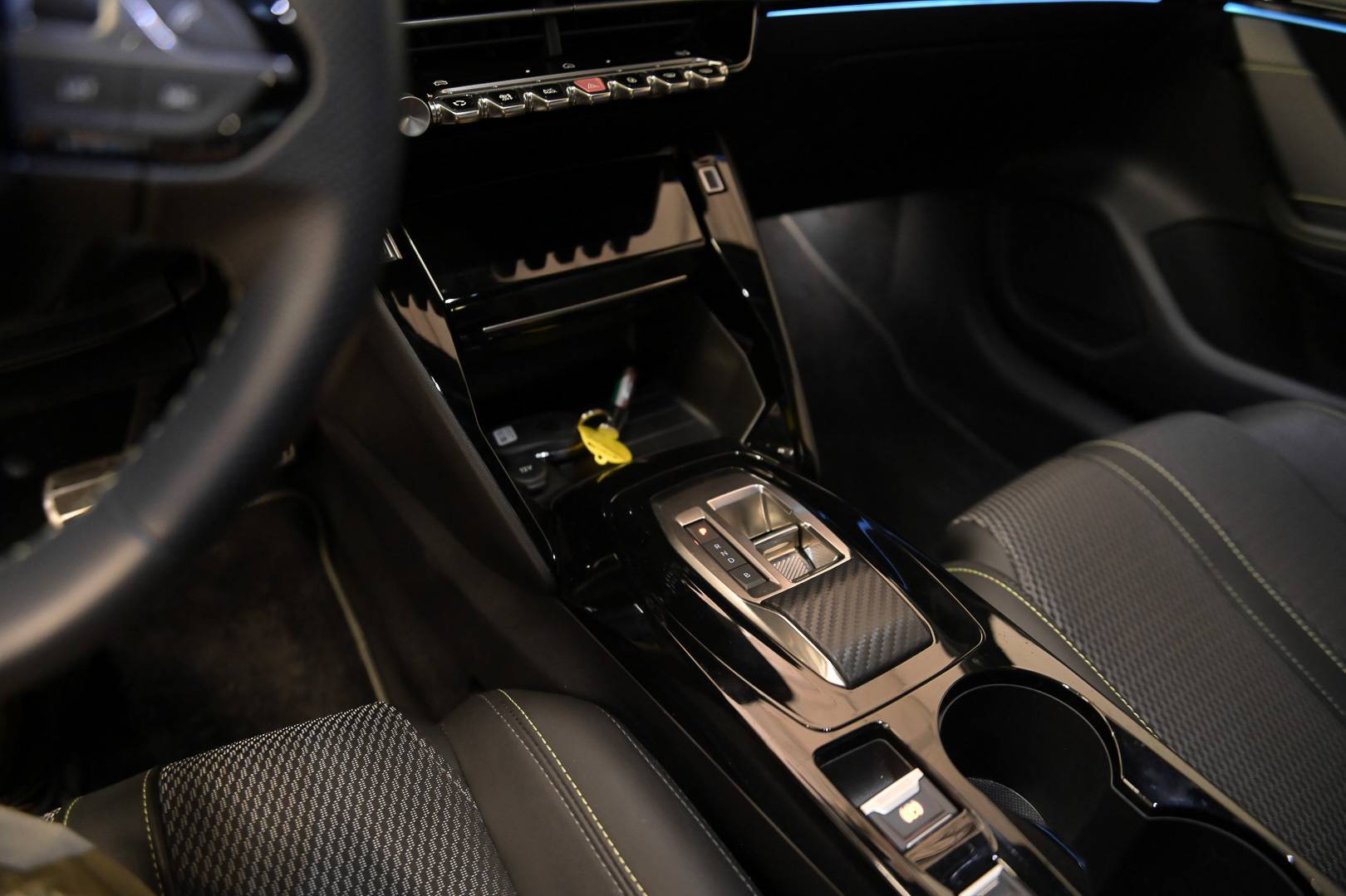 PEUGEOT 208 - Foto 13