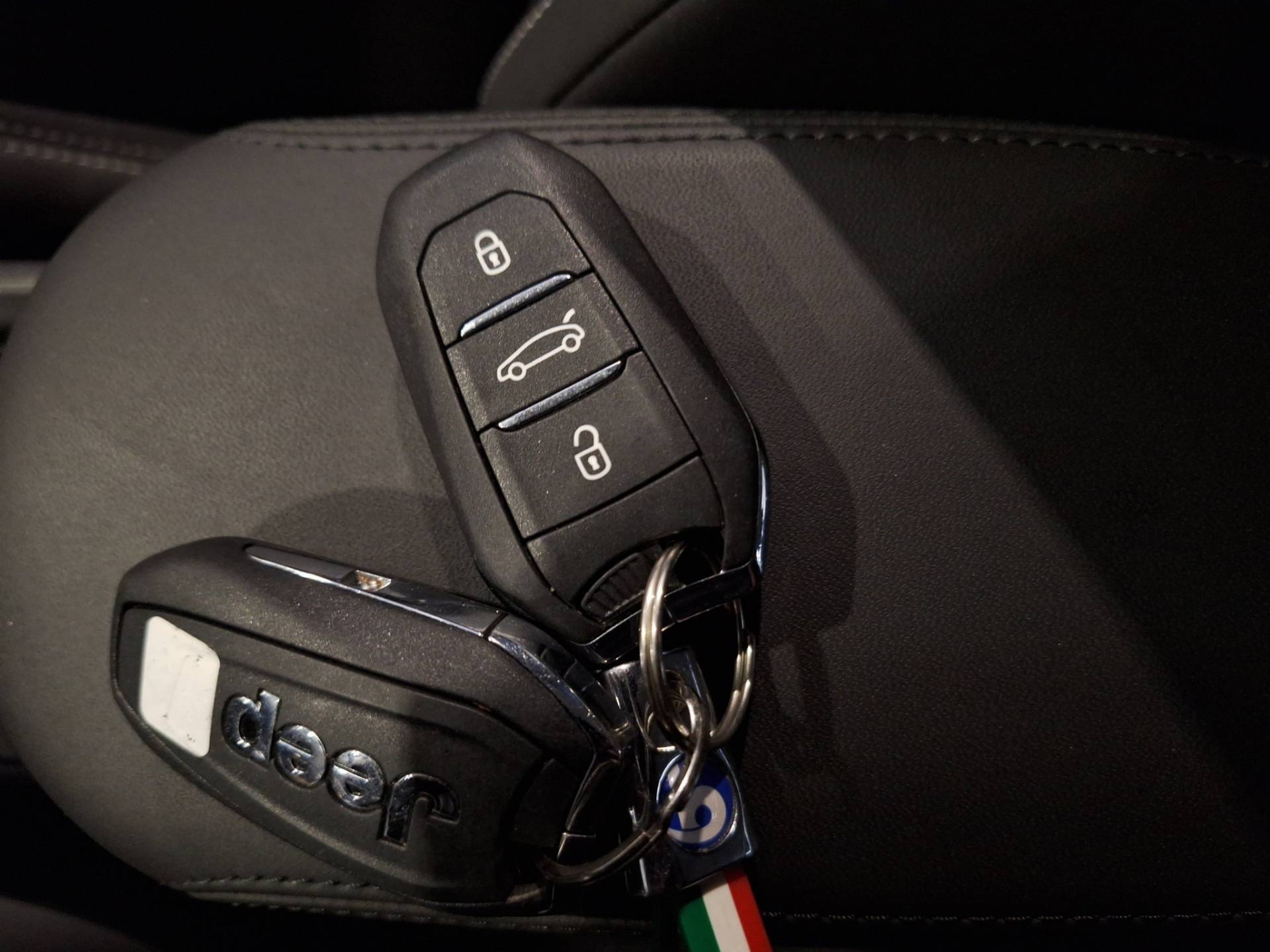 JEEP Avenger - Foto 25