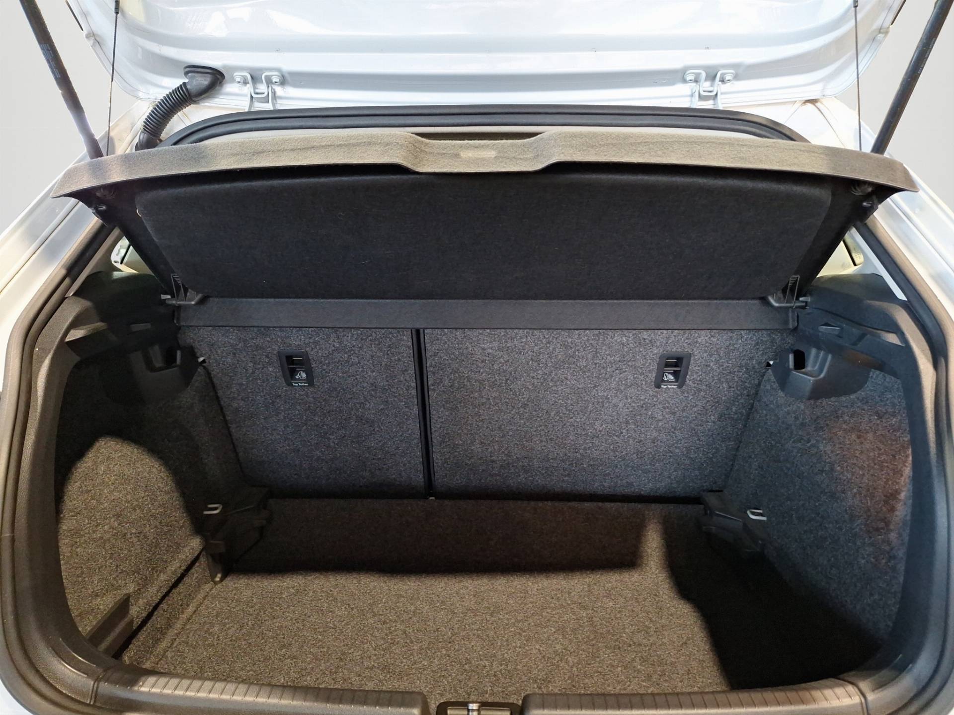 VOLKSWAGEN Polo - Foto 18