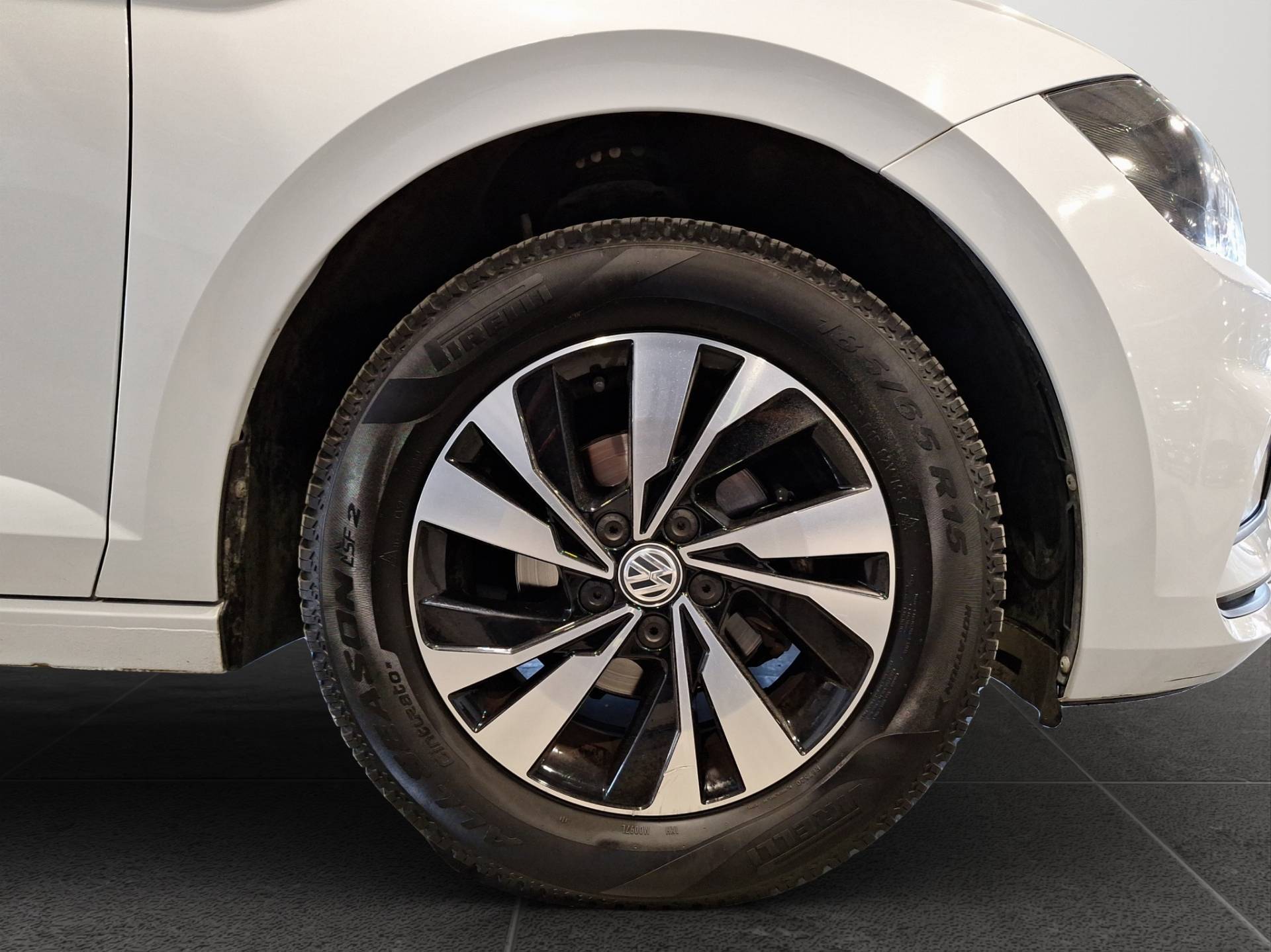 VOLKSWAGEN Polo - Foto 22