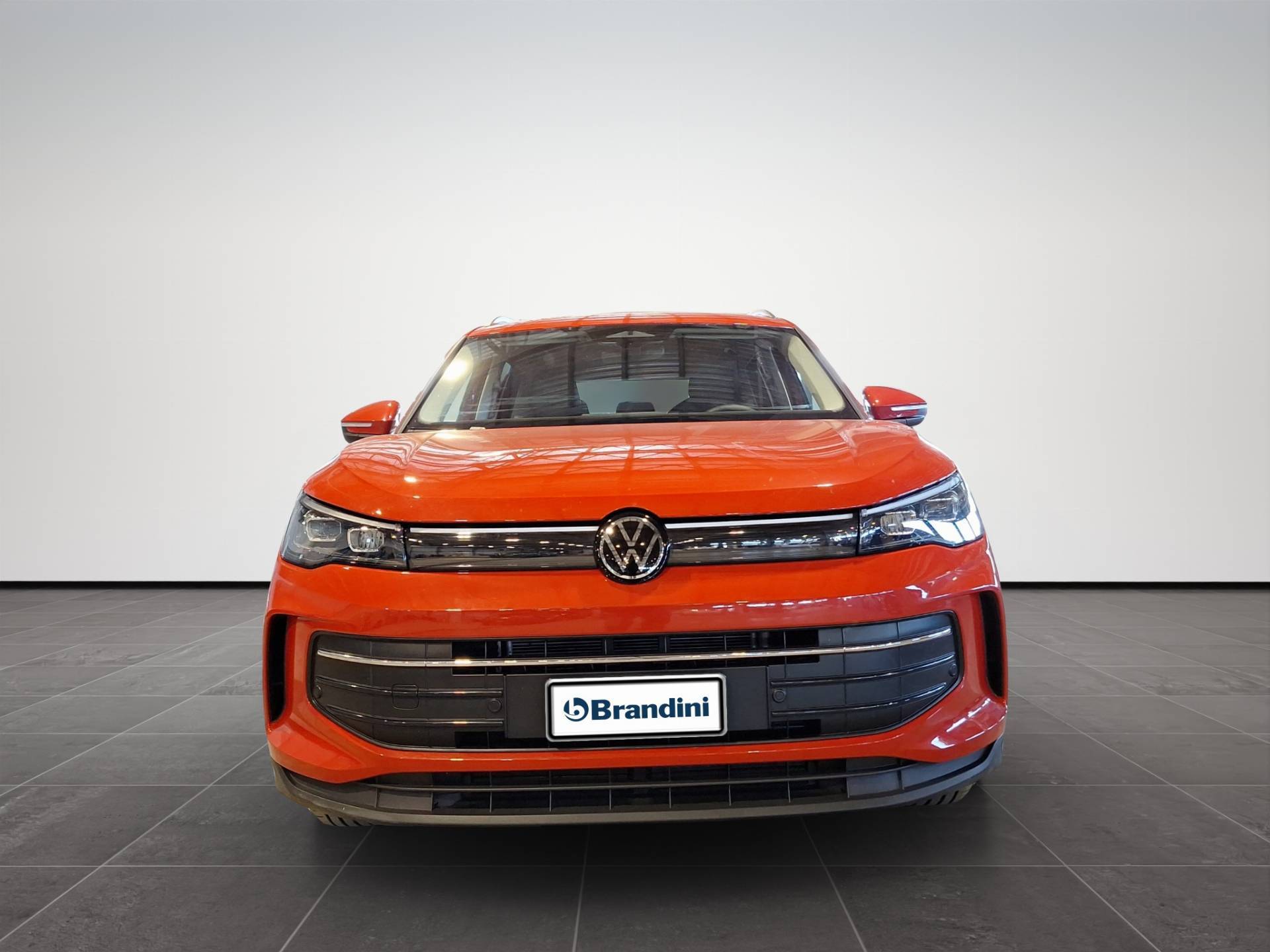 VOLKSWAGEN Tiguan - Foto 2