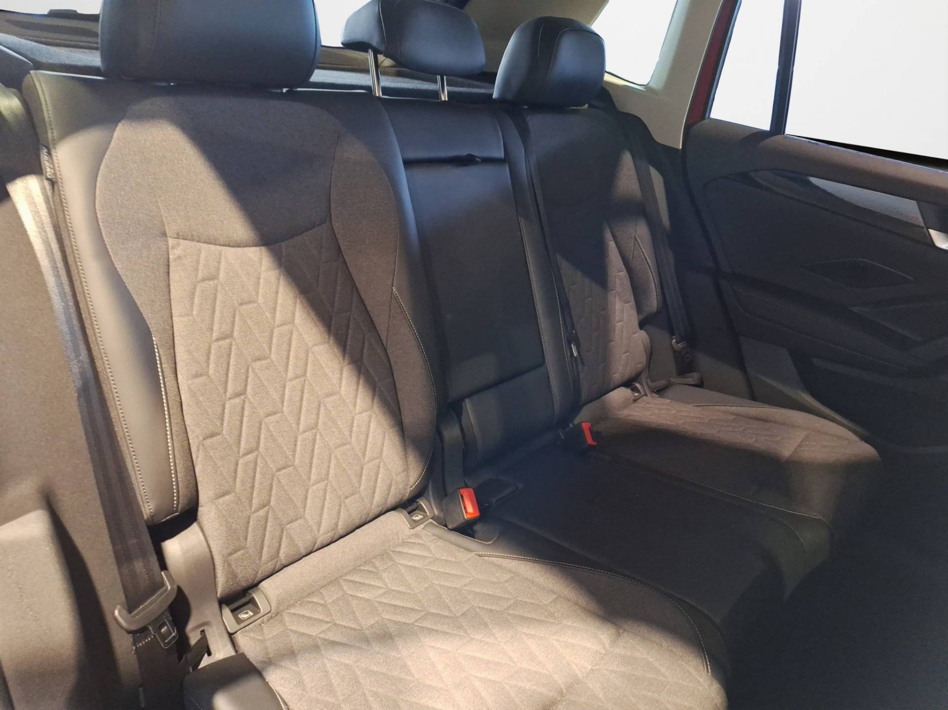 VOLKSWAGEN Tiguan - Foto 17