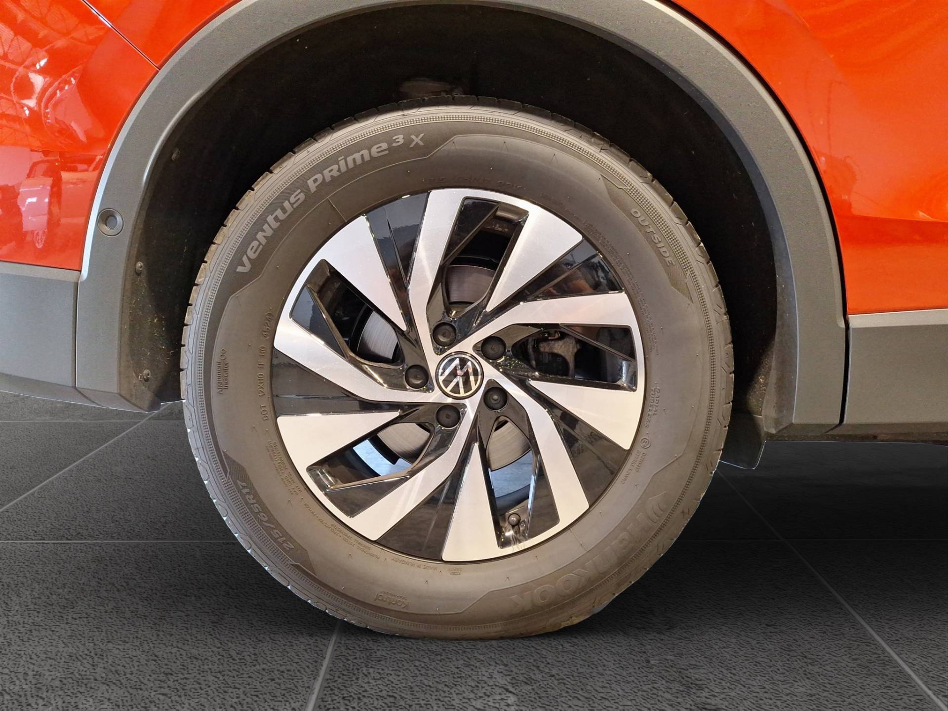 VOLKSWAGEN Tiguan - Foto 21