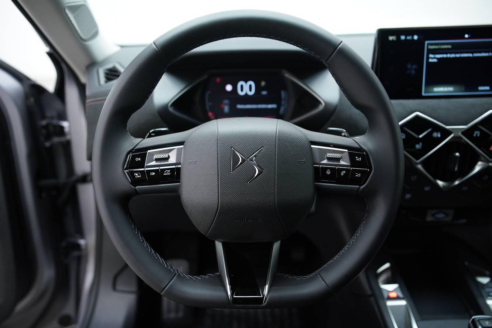 Auto Venduta - DS DS 3 DS3 1.2 hybrid France Edition usata in pronta consegna - Brandini