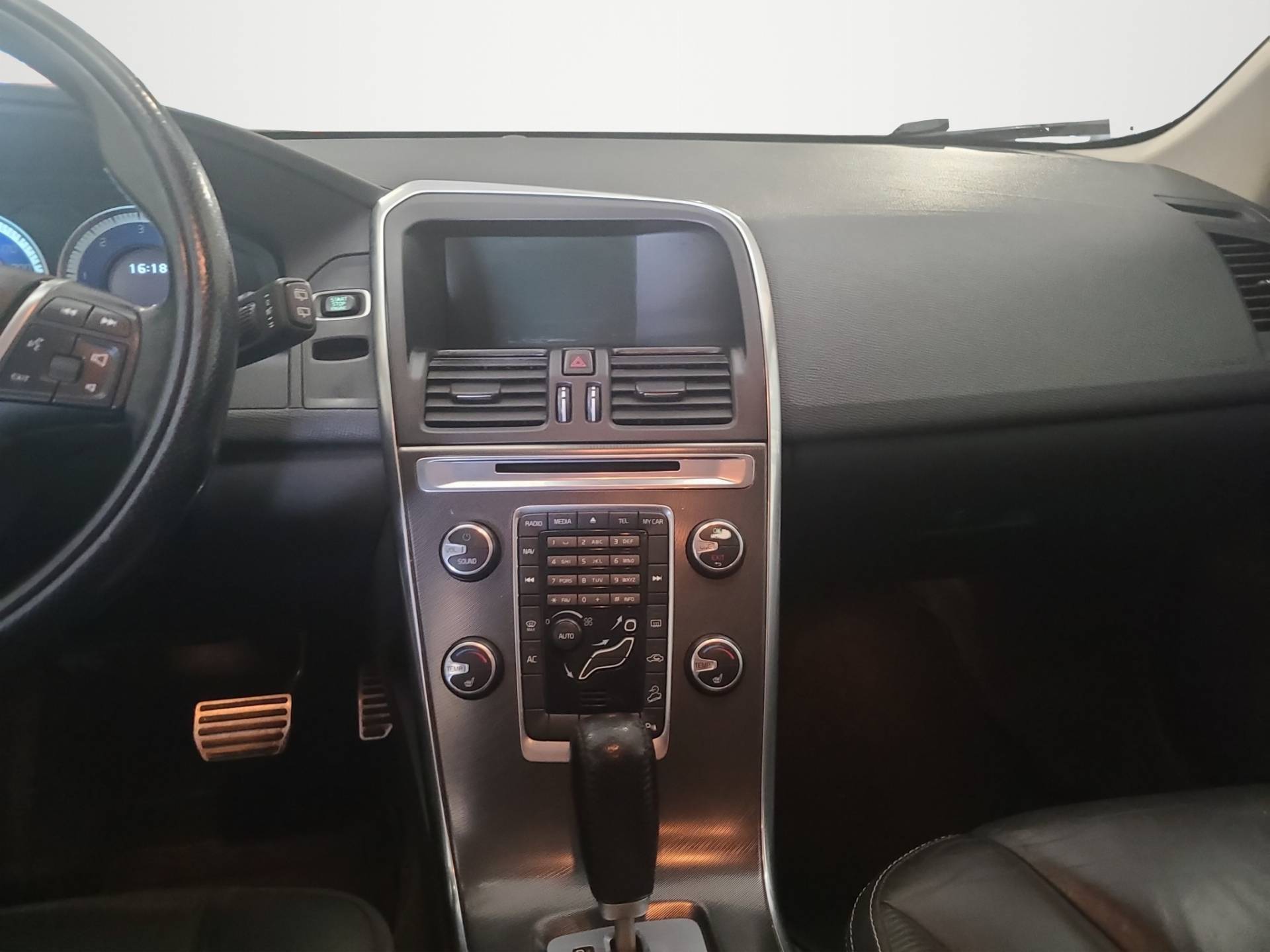 VOLVO XC60 - Foto 13