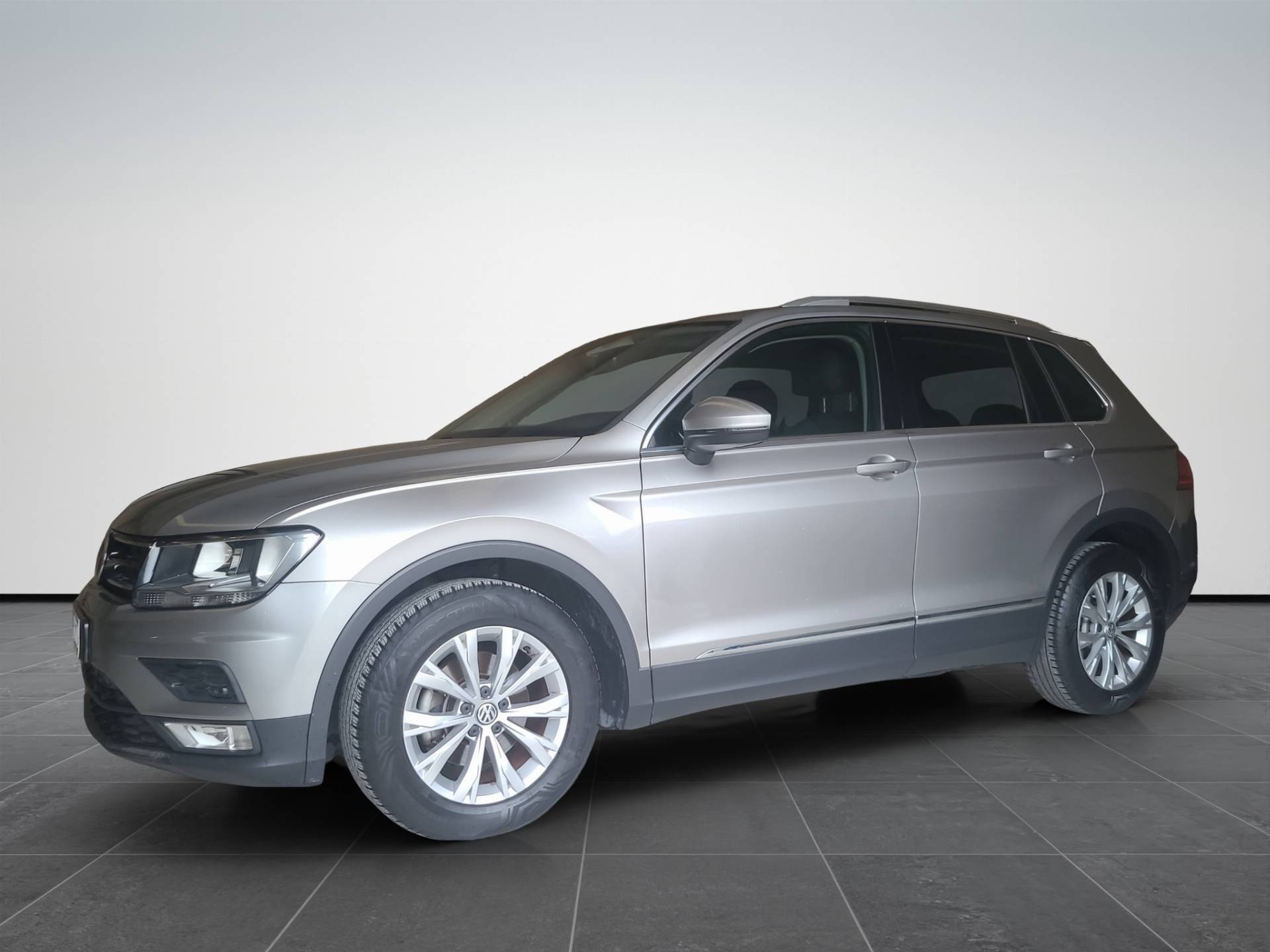 VOLKSWAGEN Tiguan - Foto 1