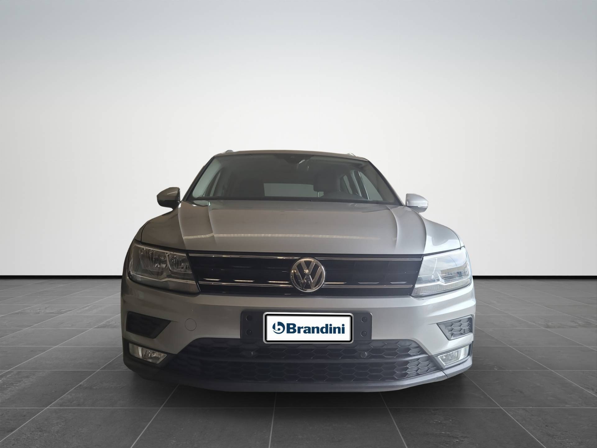 VOLKSWAGEN Tiguan - Foto 2