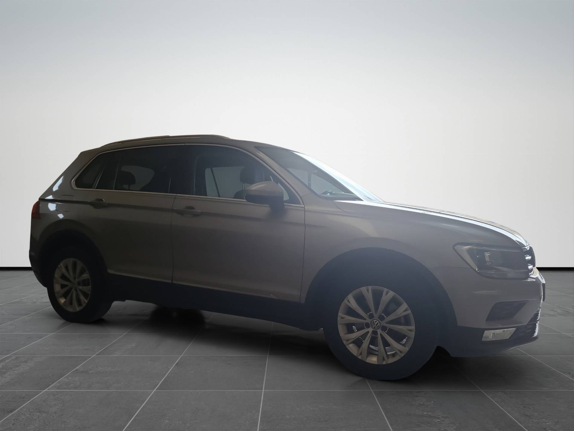 VOLKSWAGEN Tiguan - Foto 3