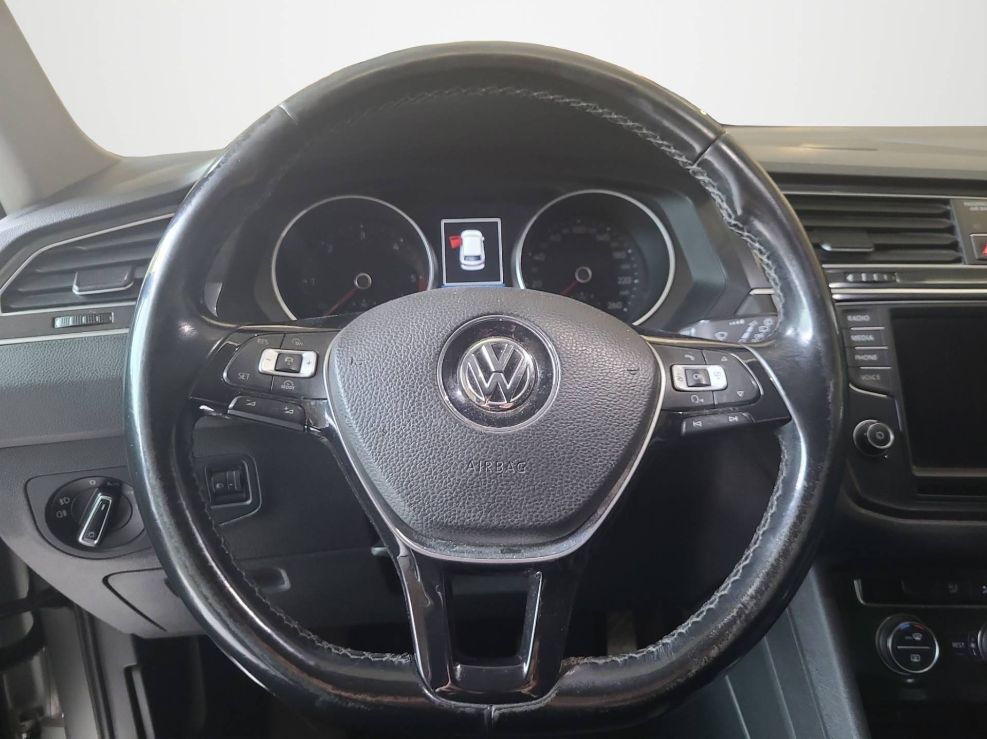 VOLKSWAGEN Tiguan - Foto 9