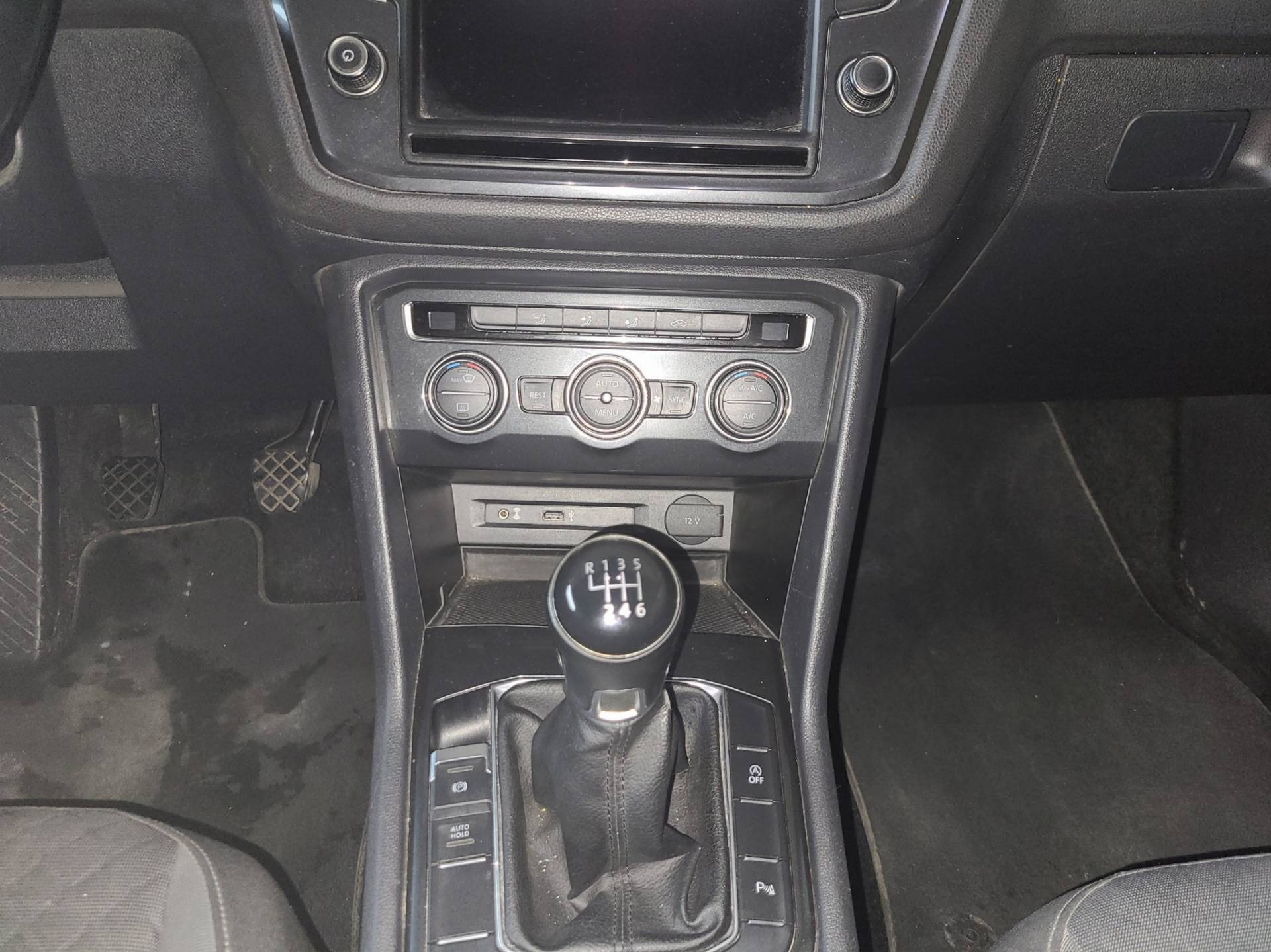 VOLKSWAGEN Tiguan - Foto 13