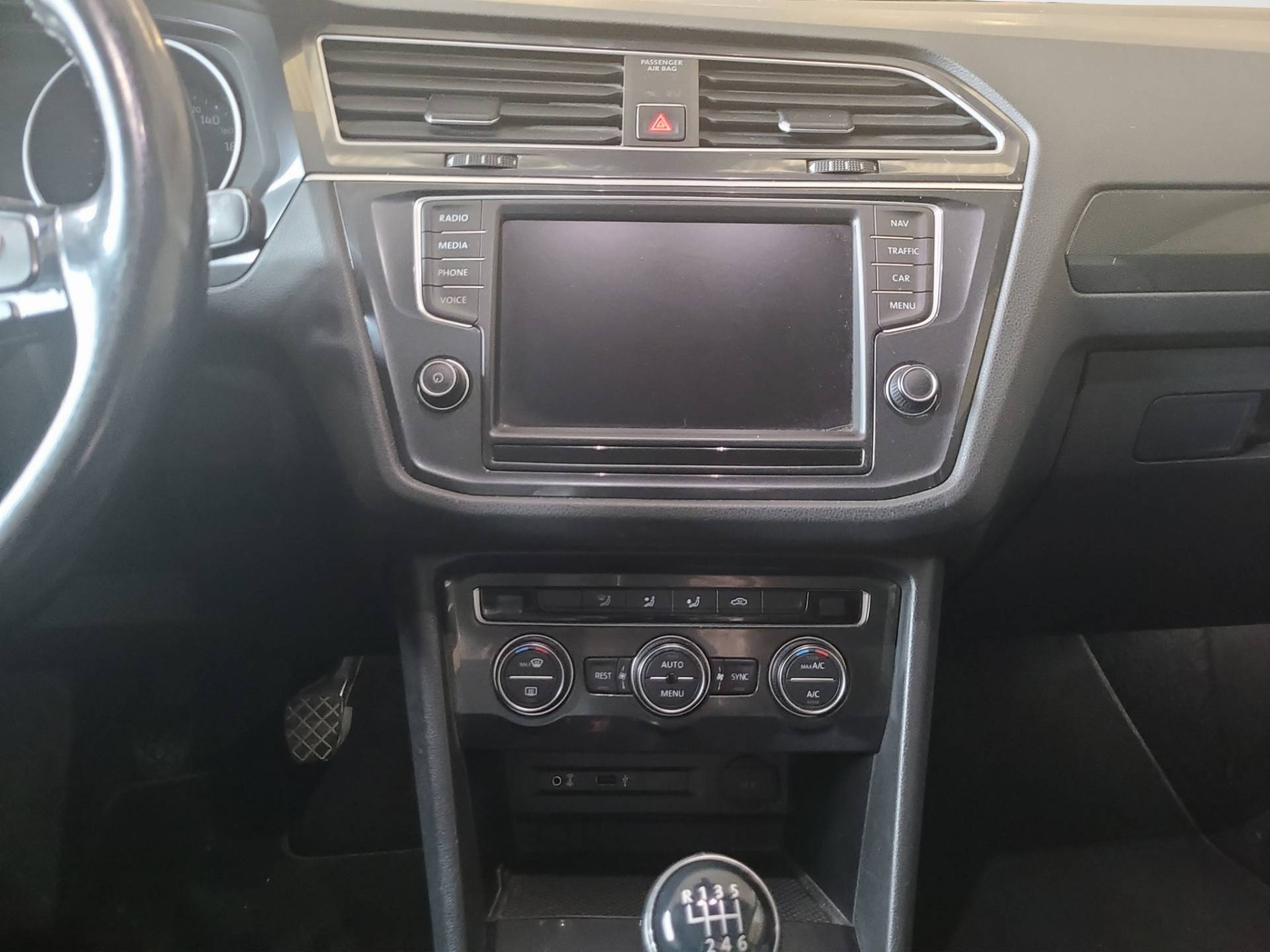 VOLKSWAGEN Tiguan - Foto 14