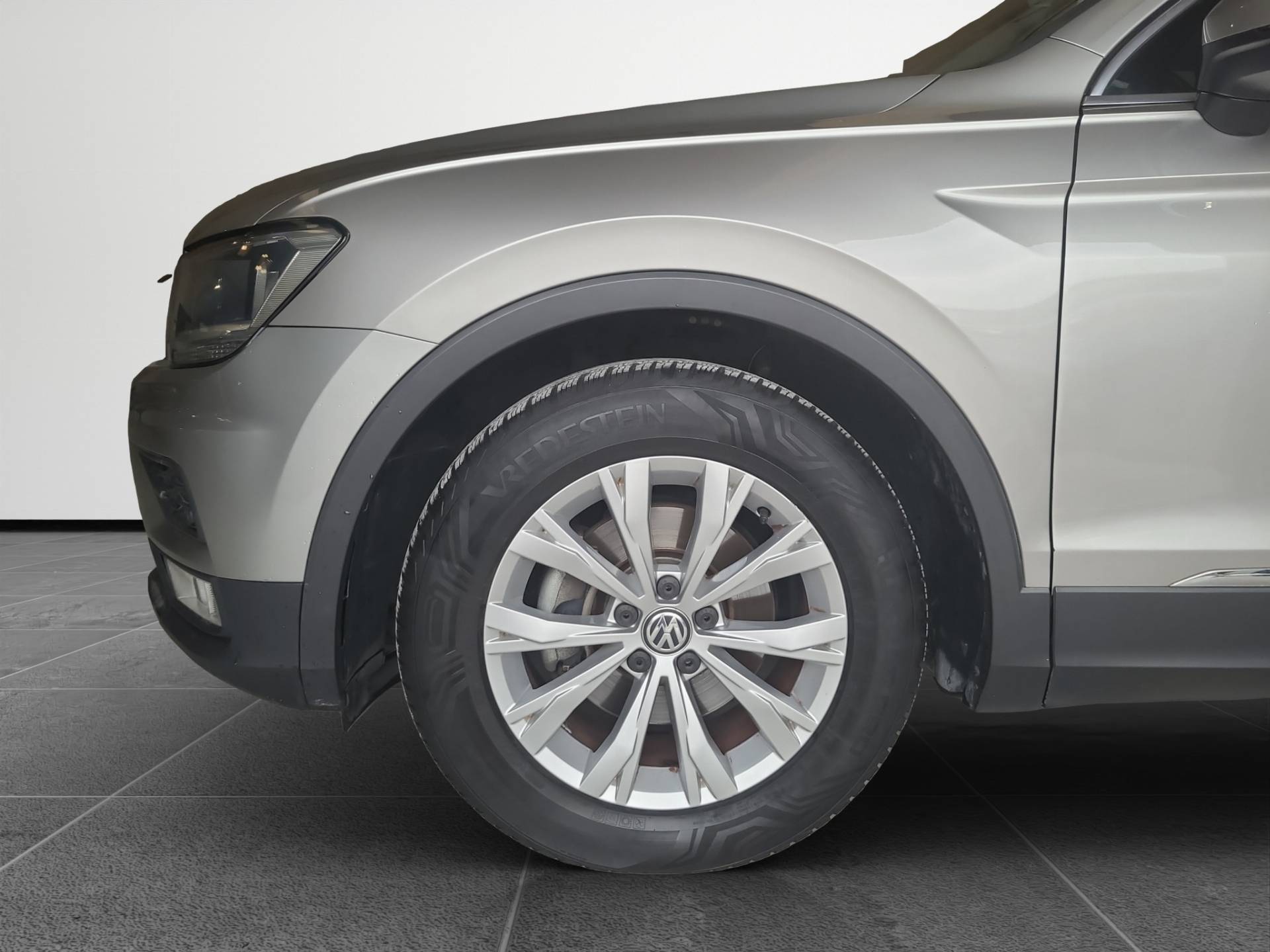 VOLKSWAGEN Tiguan - Foto 19