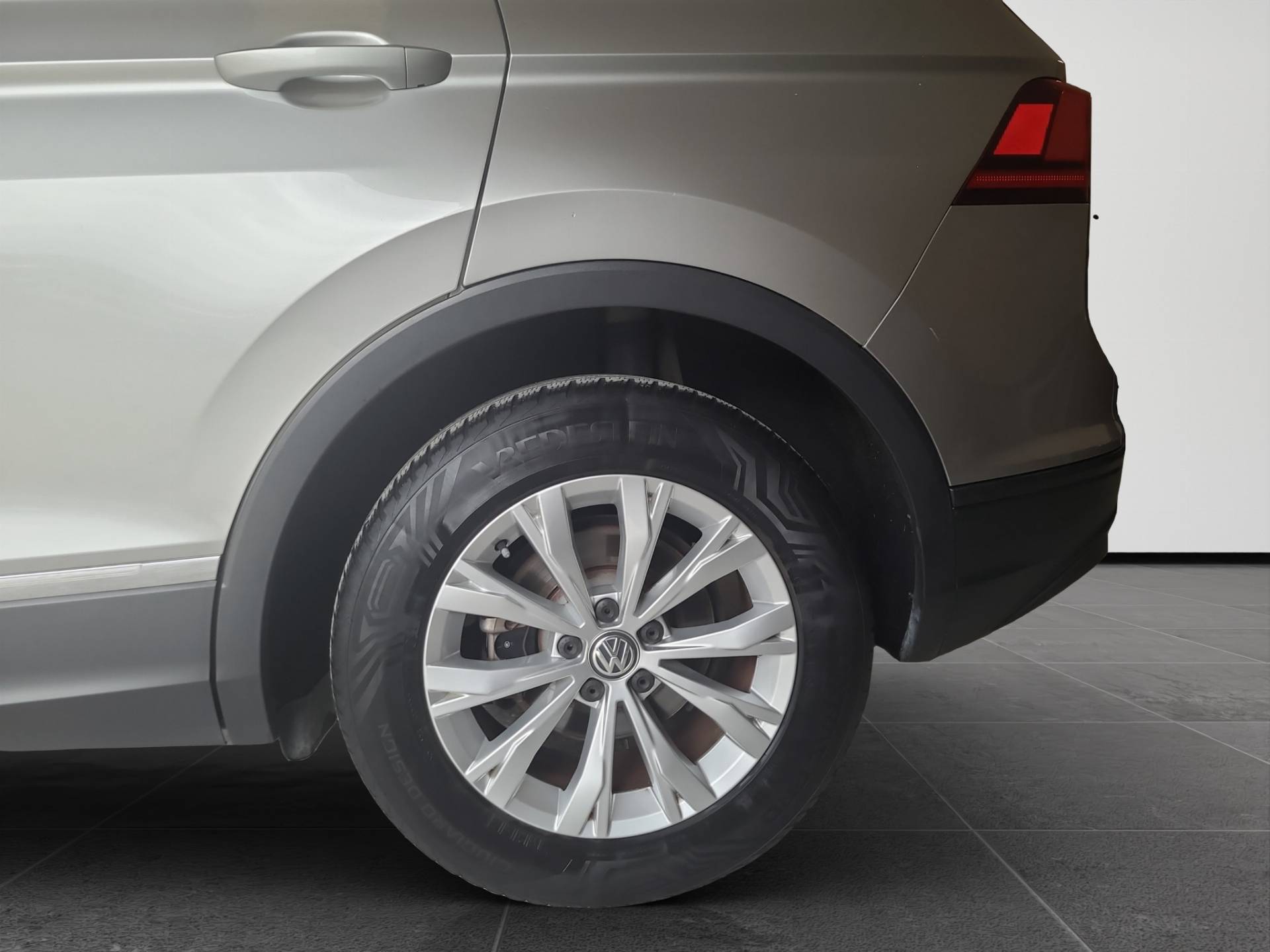 VOLKSWAGEN Tiguan - Foto 20