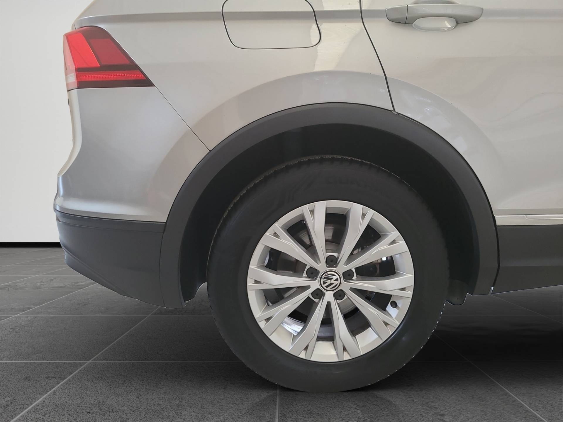 VOLKSWAGEN Tiguan - Foto 21